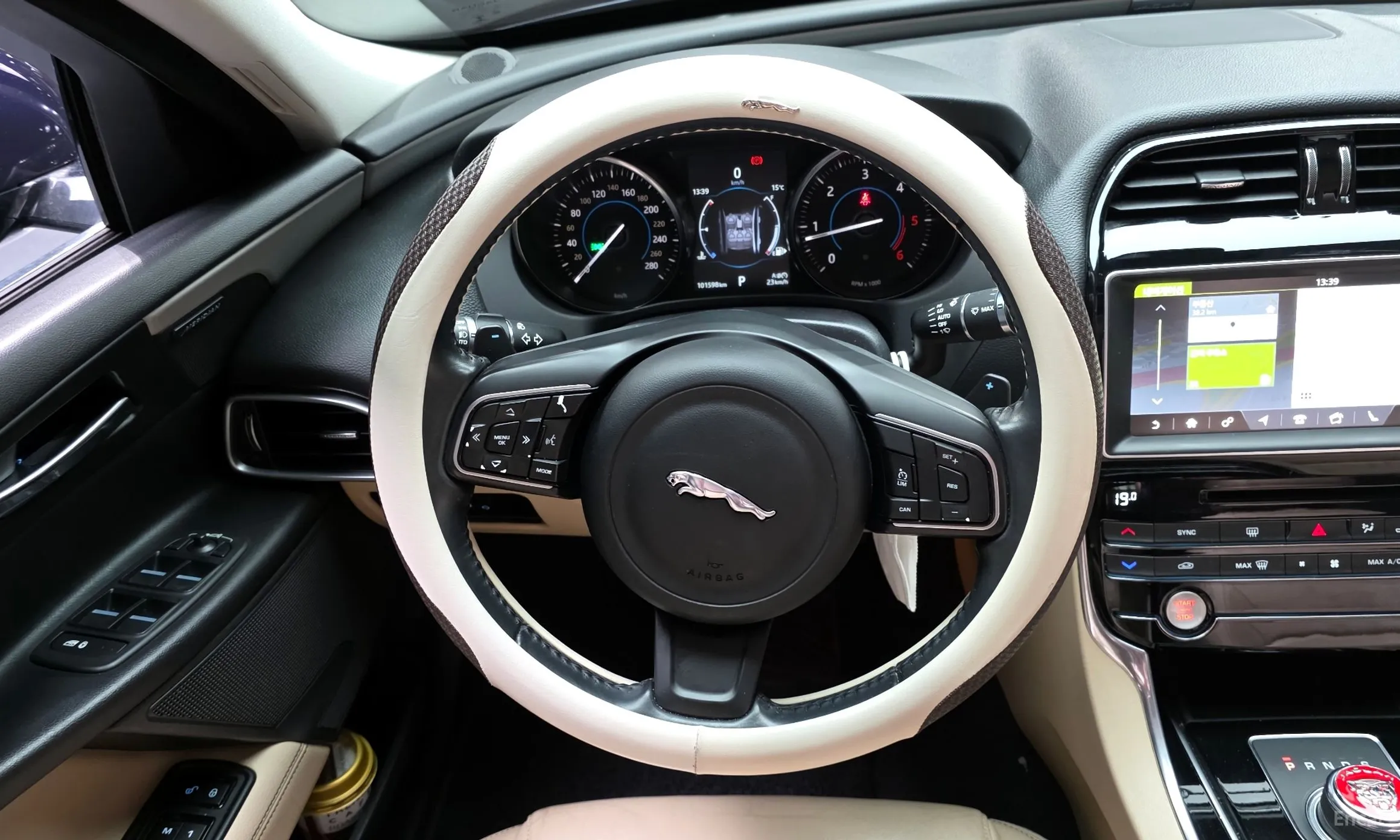 Jaguar XE превью 13