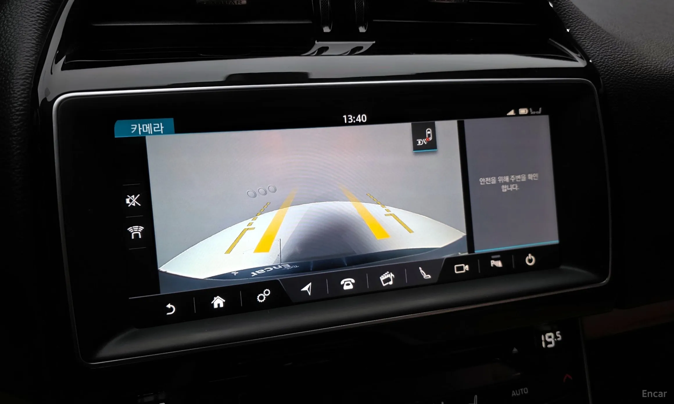 Jaguar XE превью 14