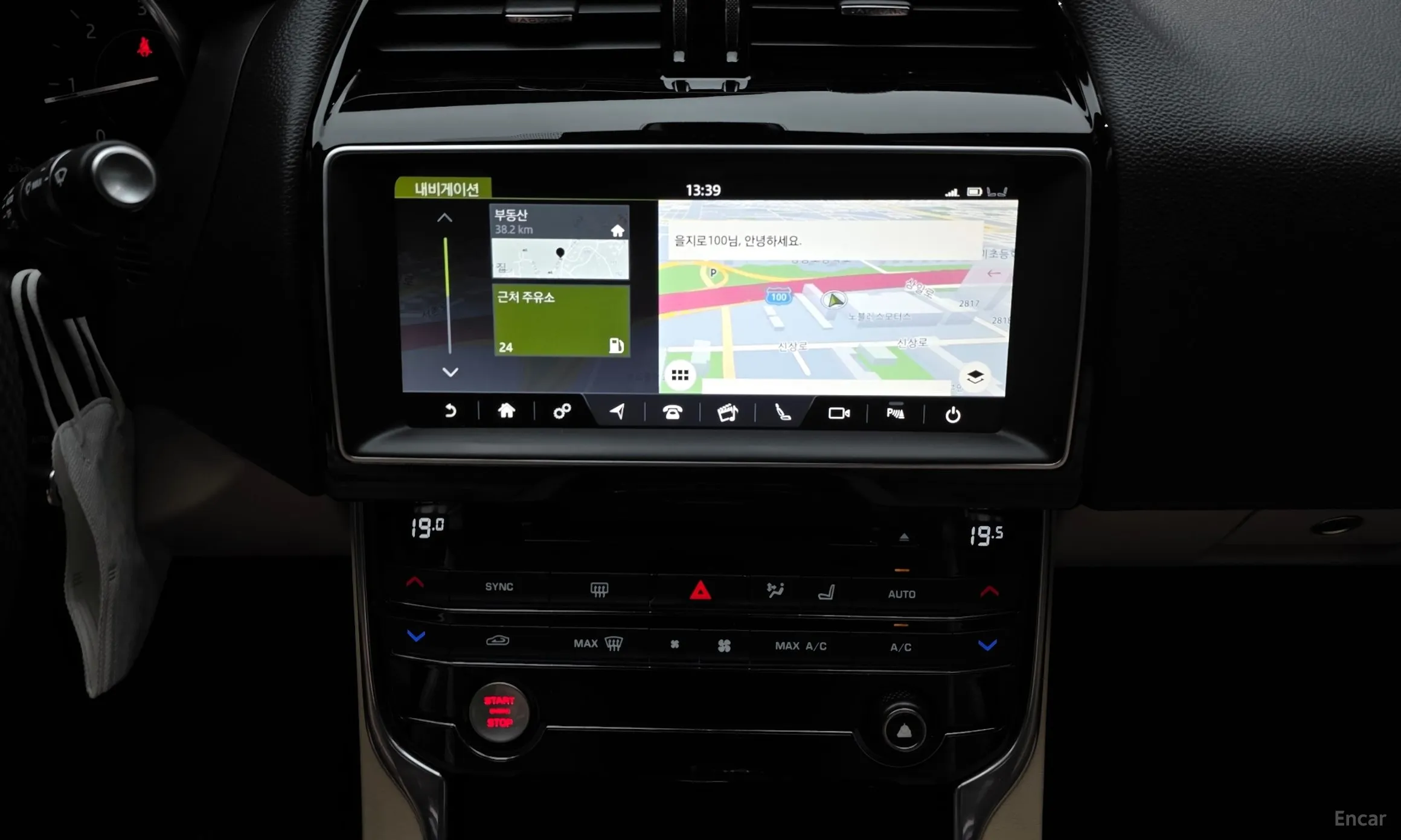 Jaguar XE превью 15