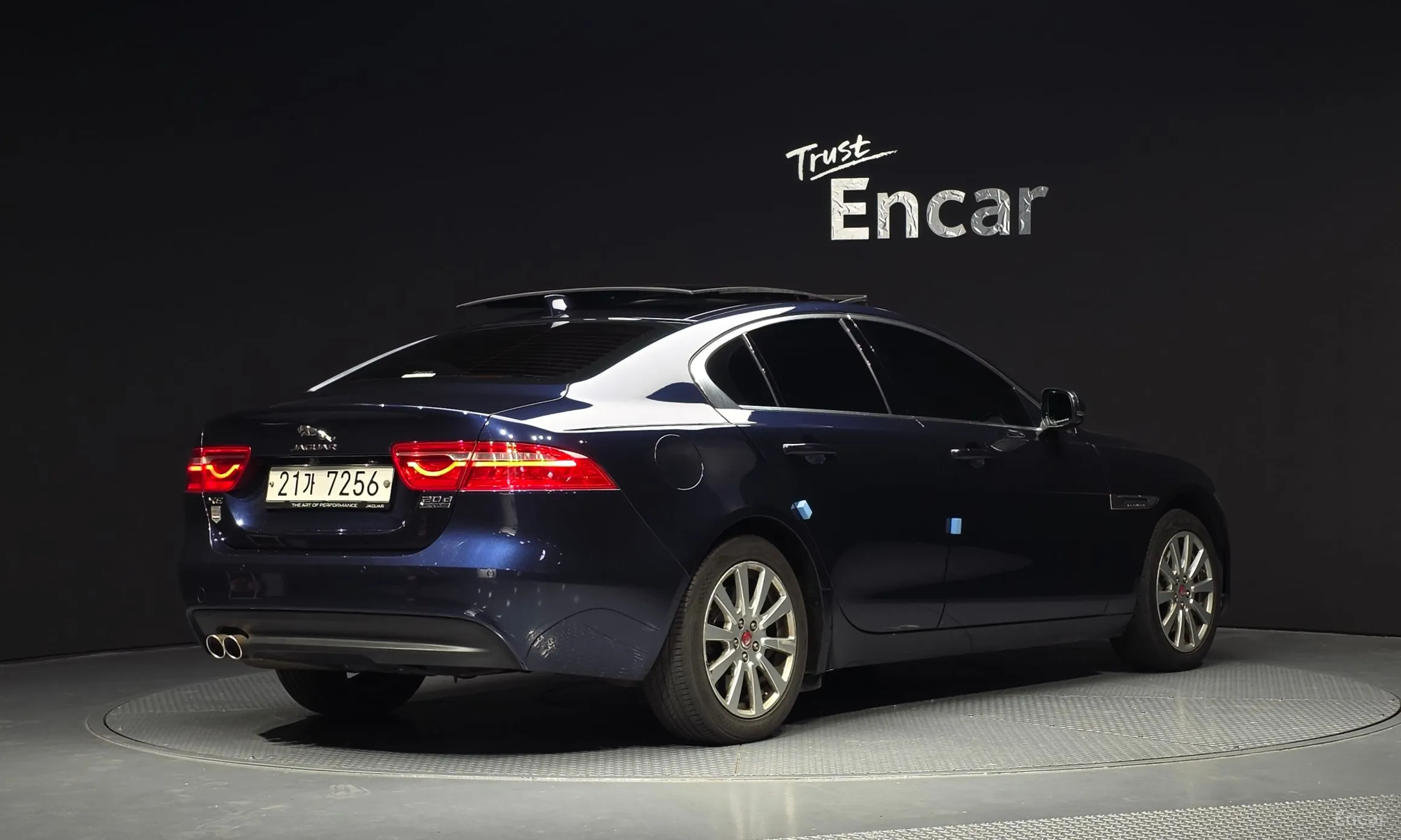 Jaguar XE превью 2