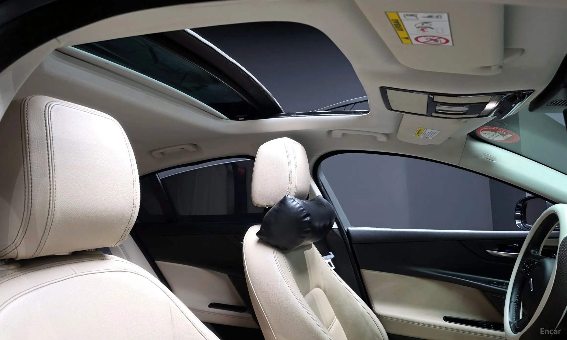 Jaguar XE превью 20