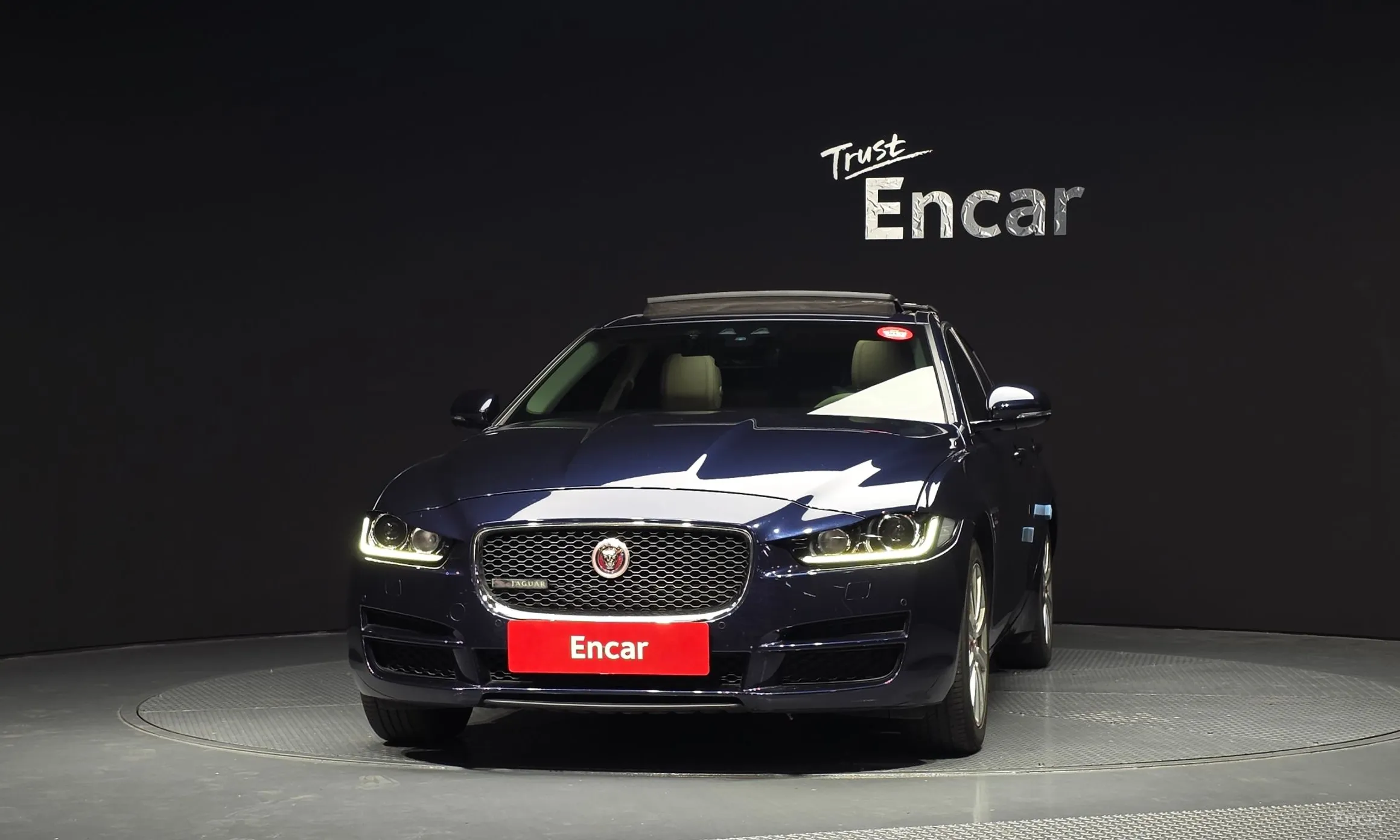 Jaguar XE превью 3