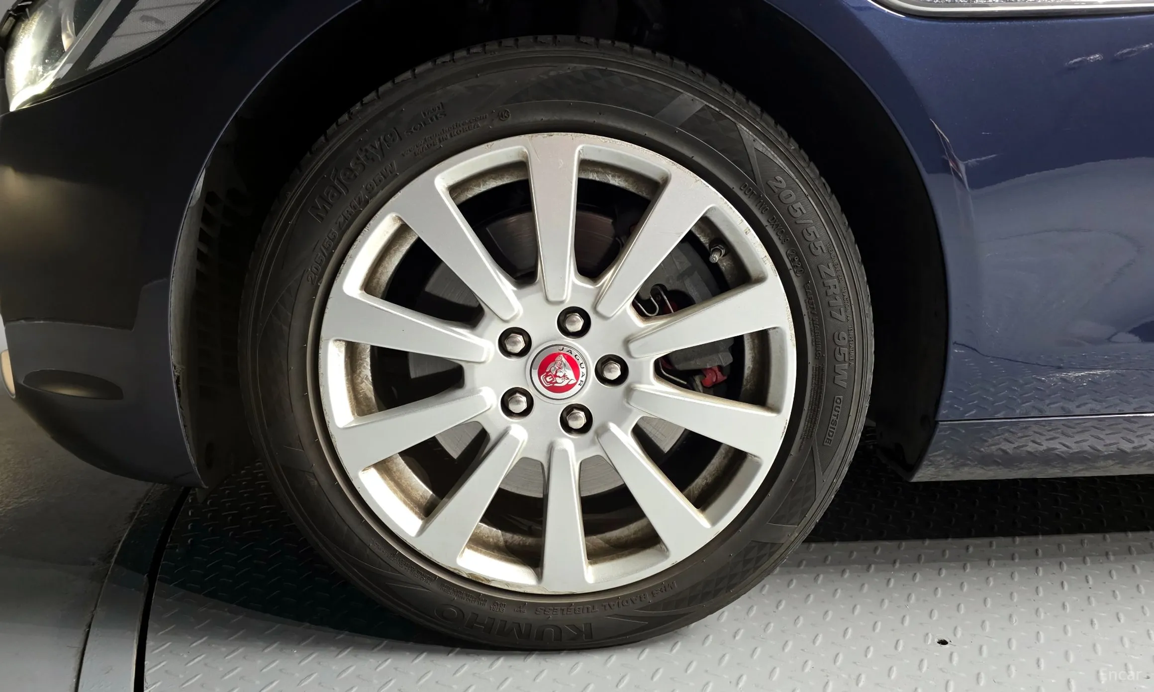 Jaguar XE превью 5