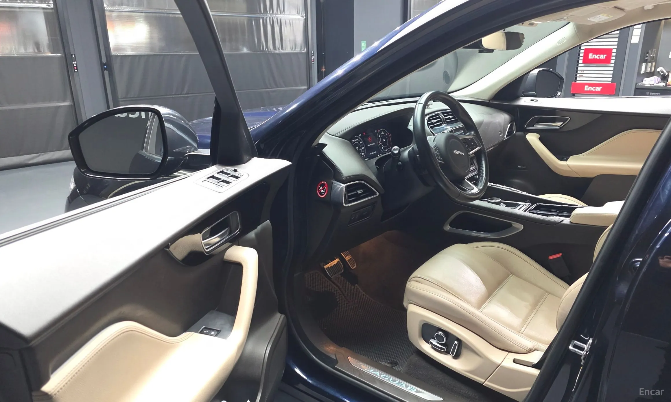 Jaguar F-PACE превью 10