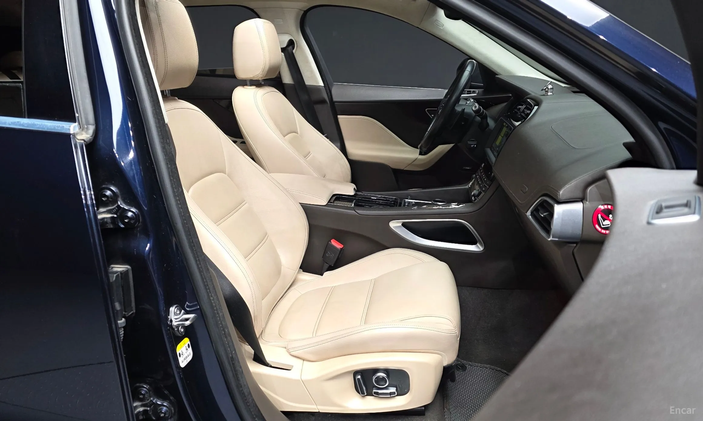 Jaguar F-PACE превью 11