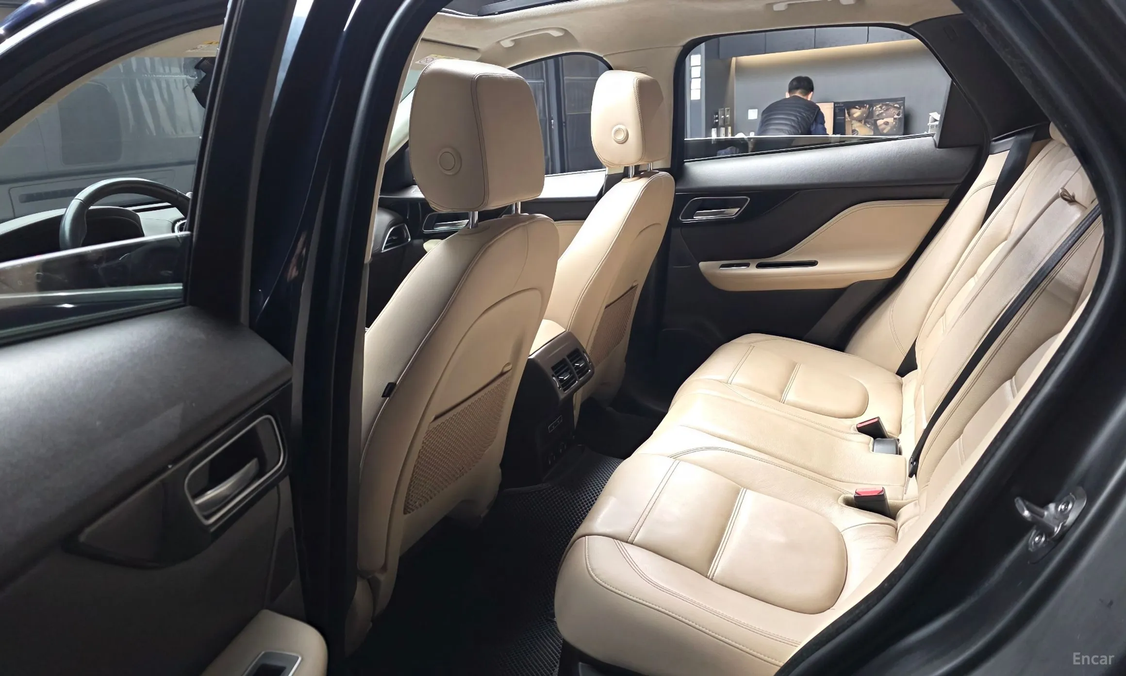 Jaguar F-PACE превью 12