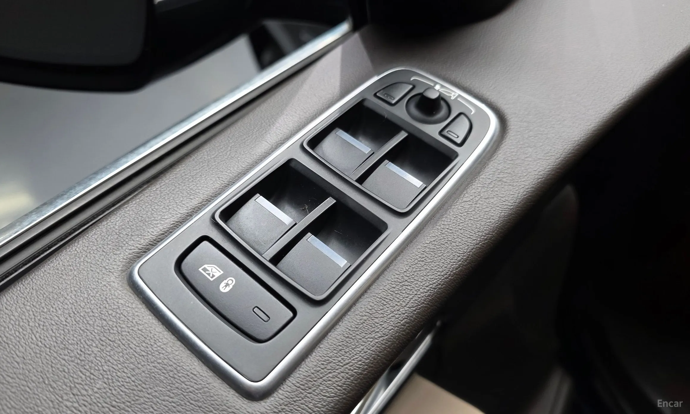 Jaguar F-PACE превью 19
