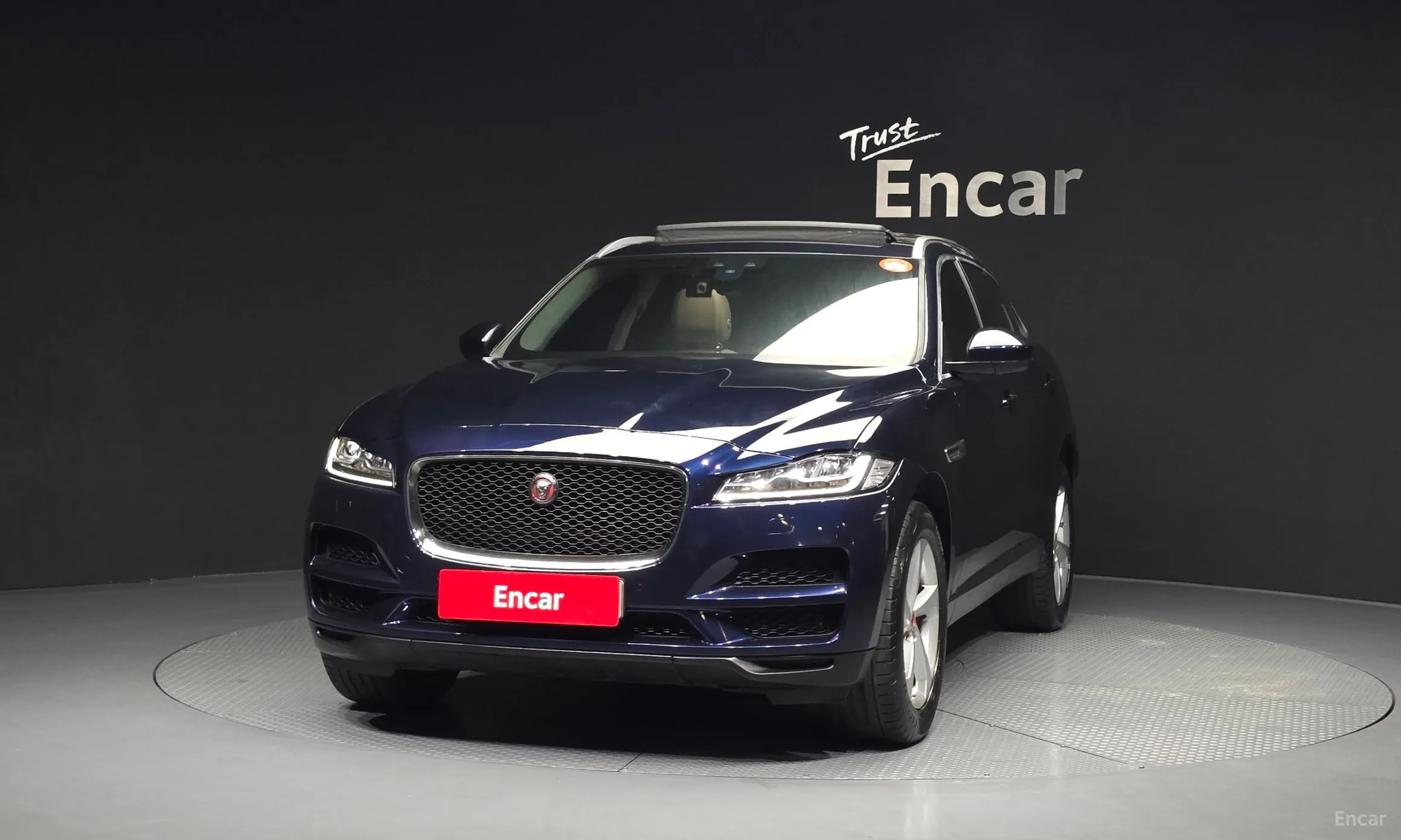 Jaguar F-PACE превью 3