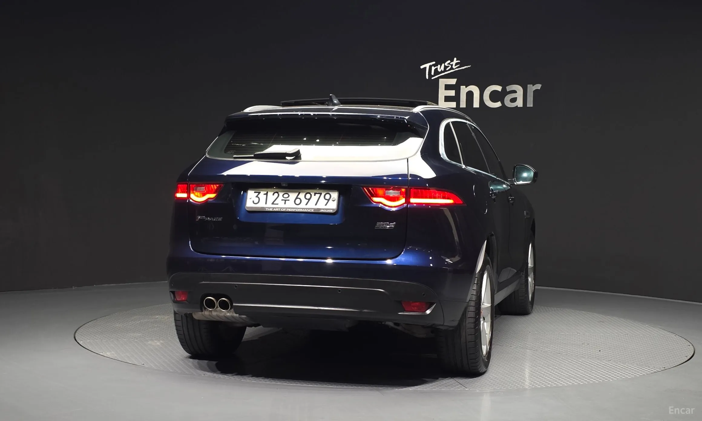 Jaguar F-PACE превью 4