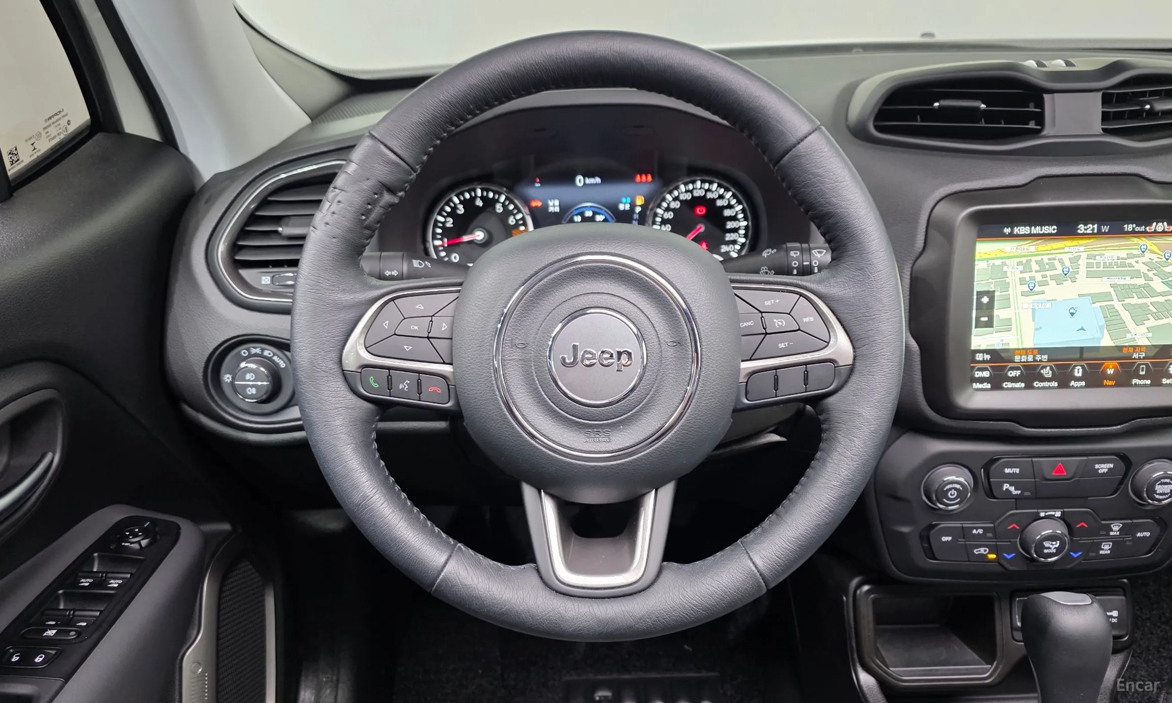 Jeep Renegade превью 13