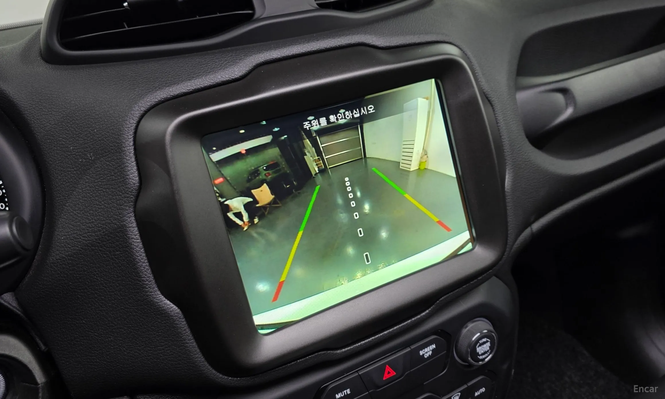 Jeep Renegade превью 16