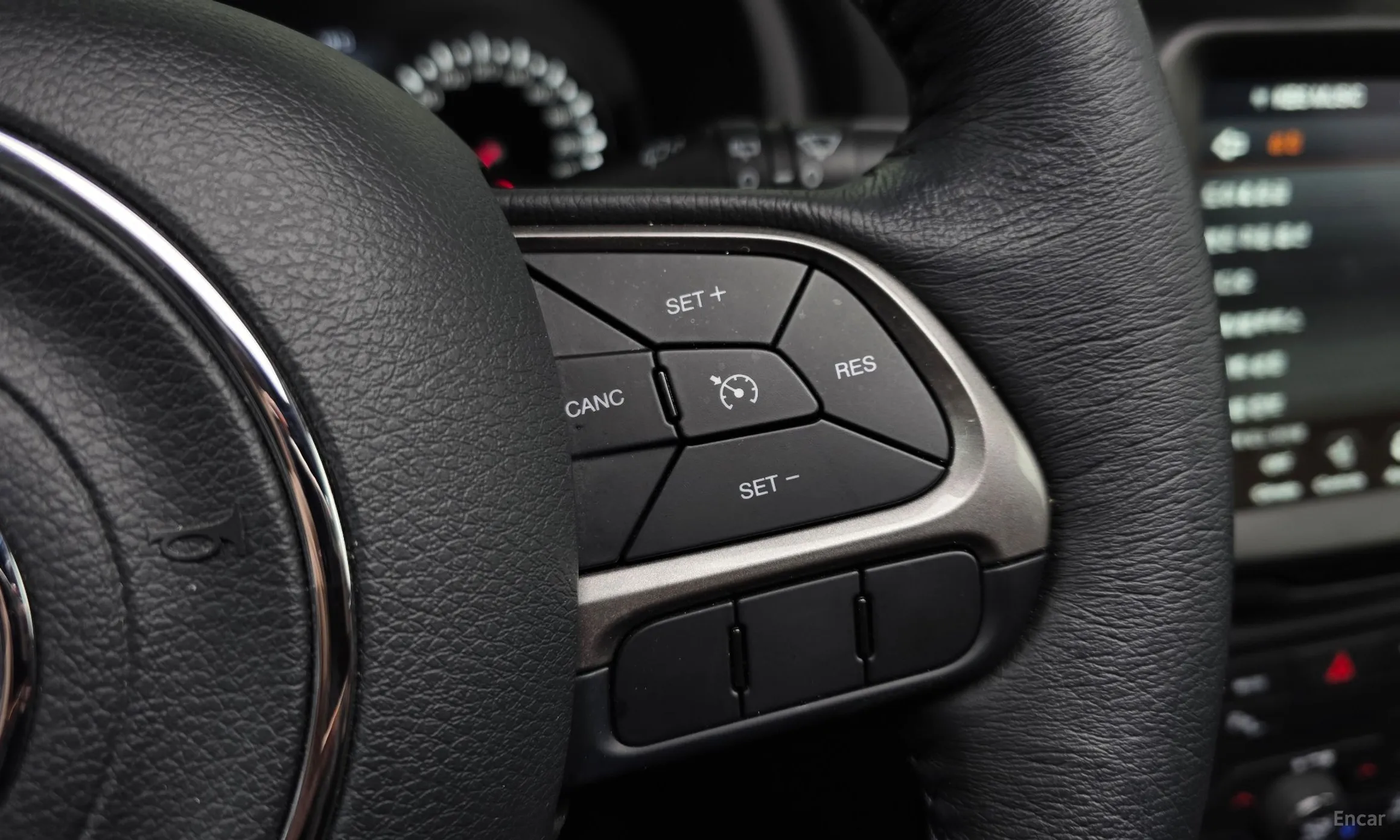 Jeep Renegade превью 17