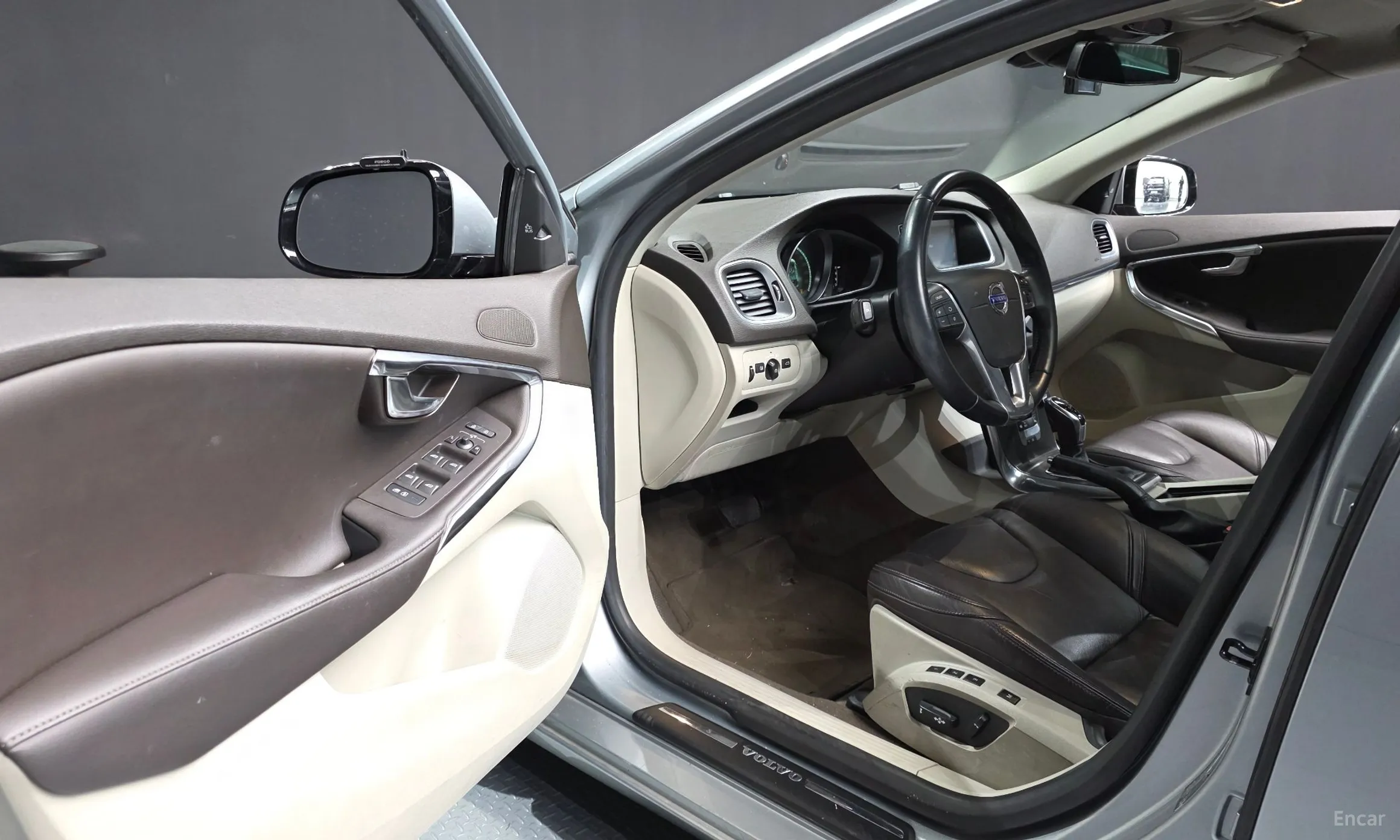 Volvo V40 превью 10