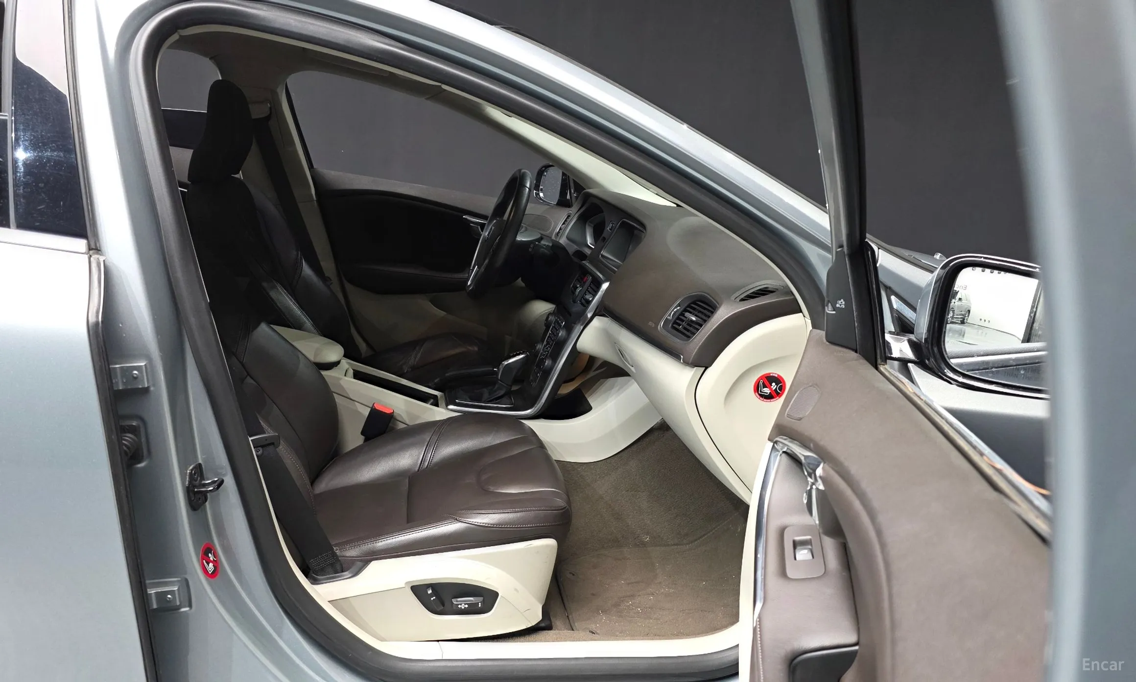 Volvo V40 превью 11