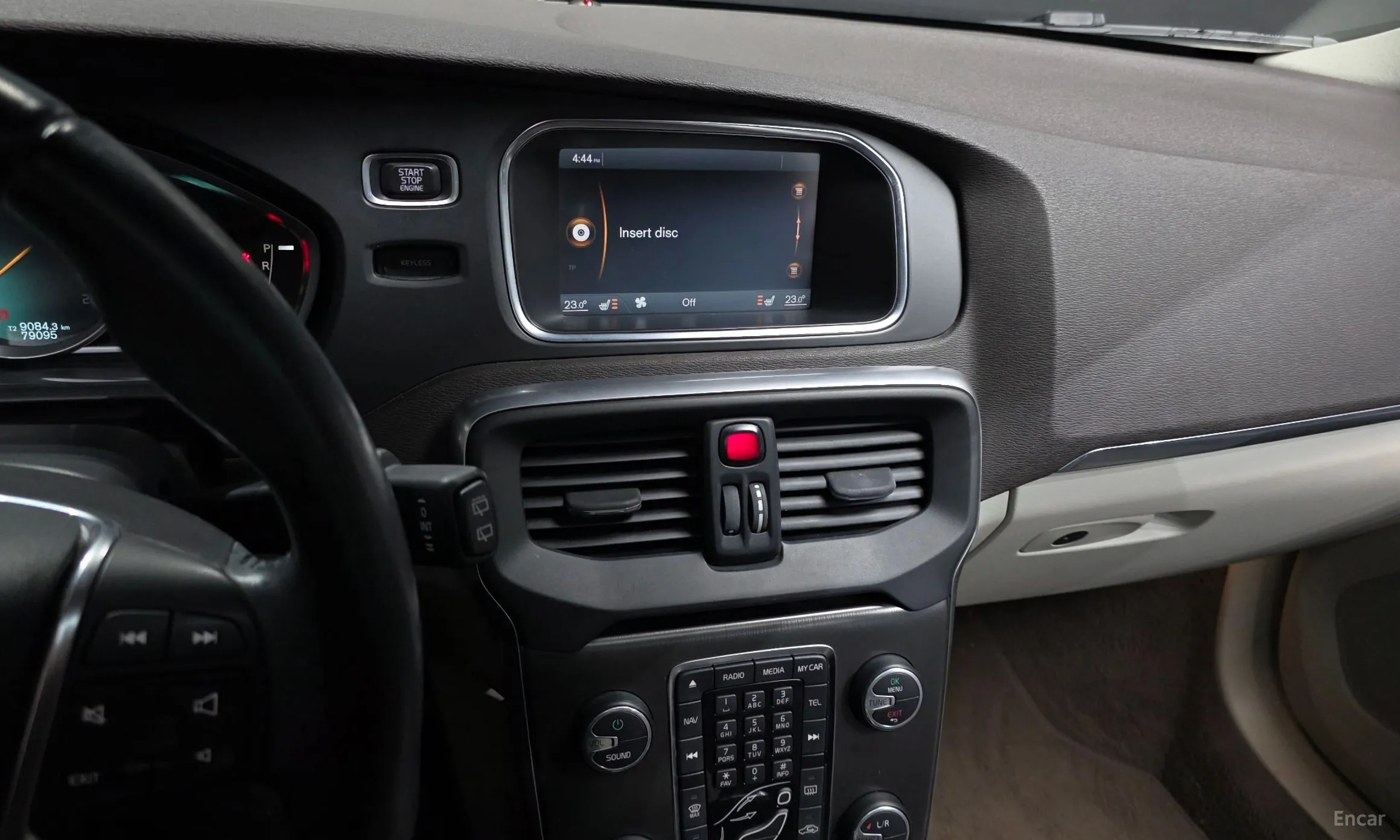 Volvo V40 превью 14
