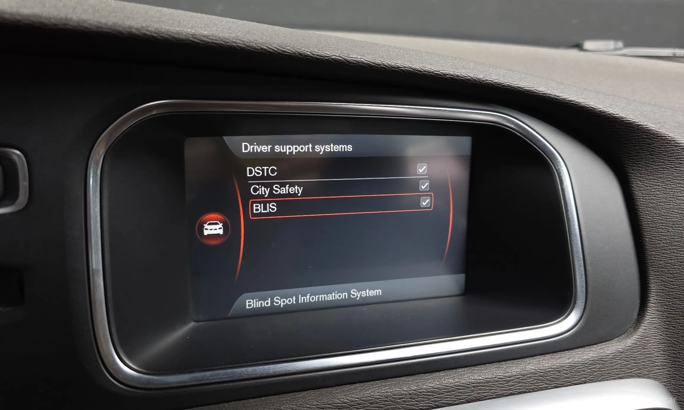 Volvo V40 превью 16