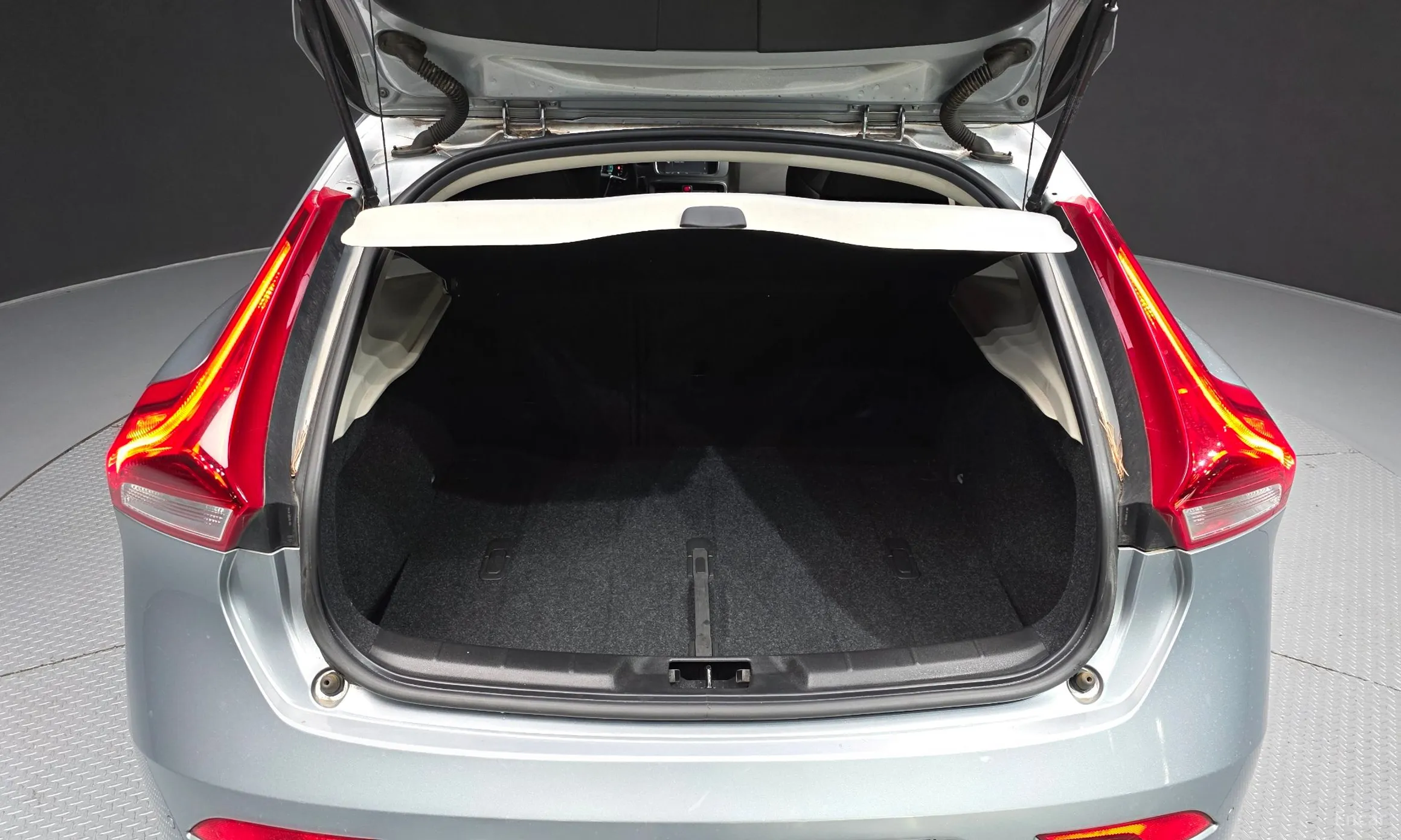Volvo V40 превью 20