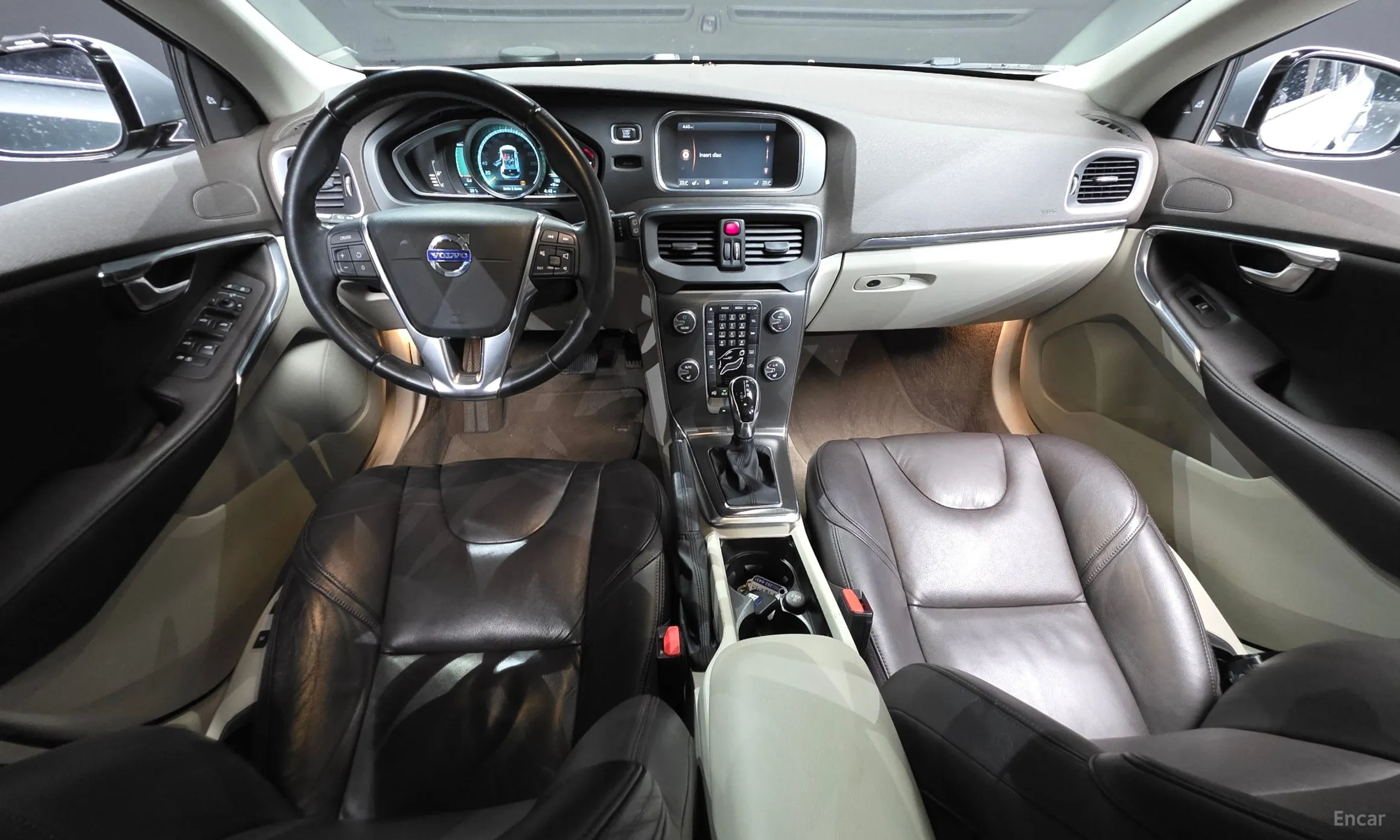 Volvo V40 превью 7