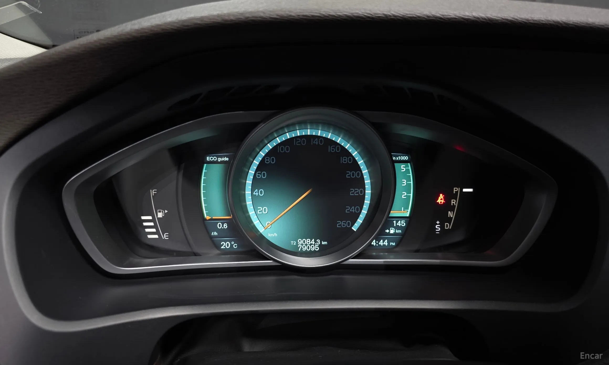 Volvo V40 превью 8