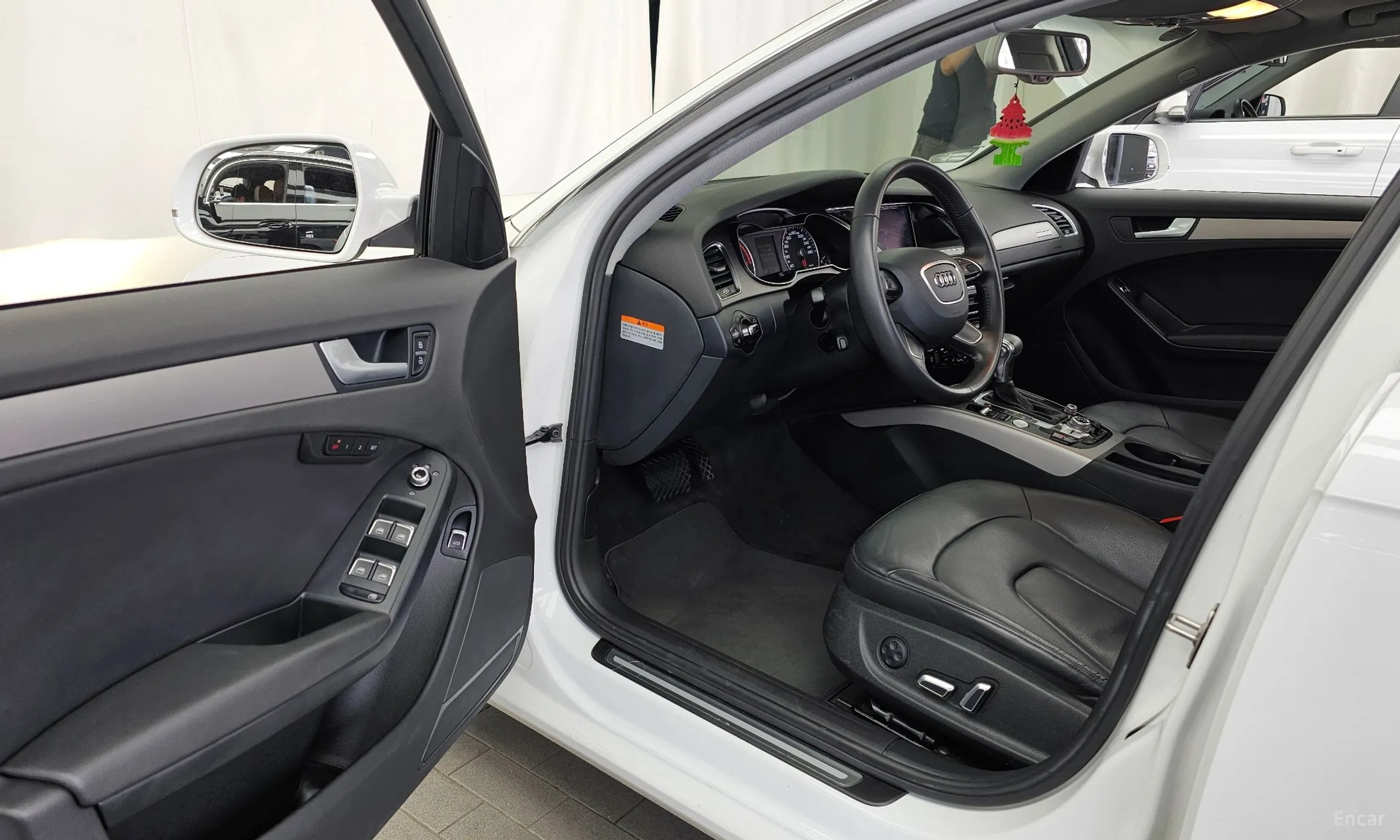 Audi New A4 превью 10