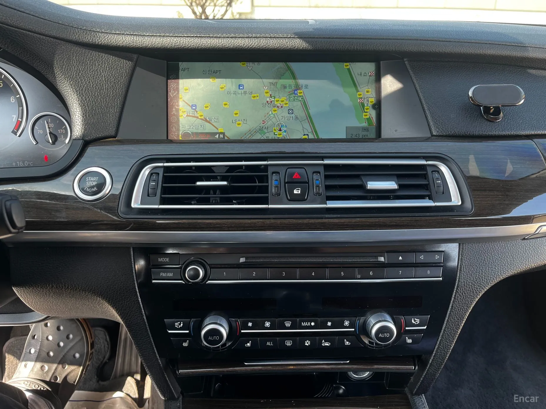 BMW 7 Series (F01) превью 10