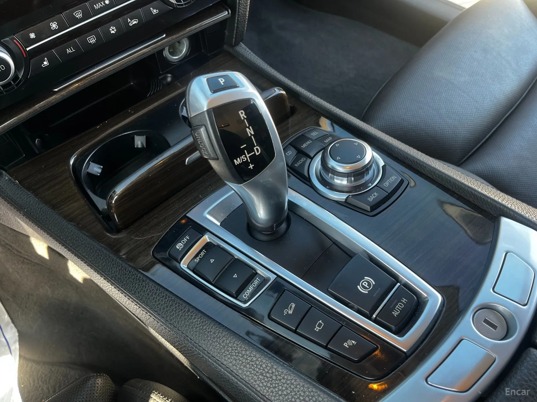 BMW 7 Series (F01) превью 12