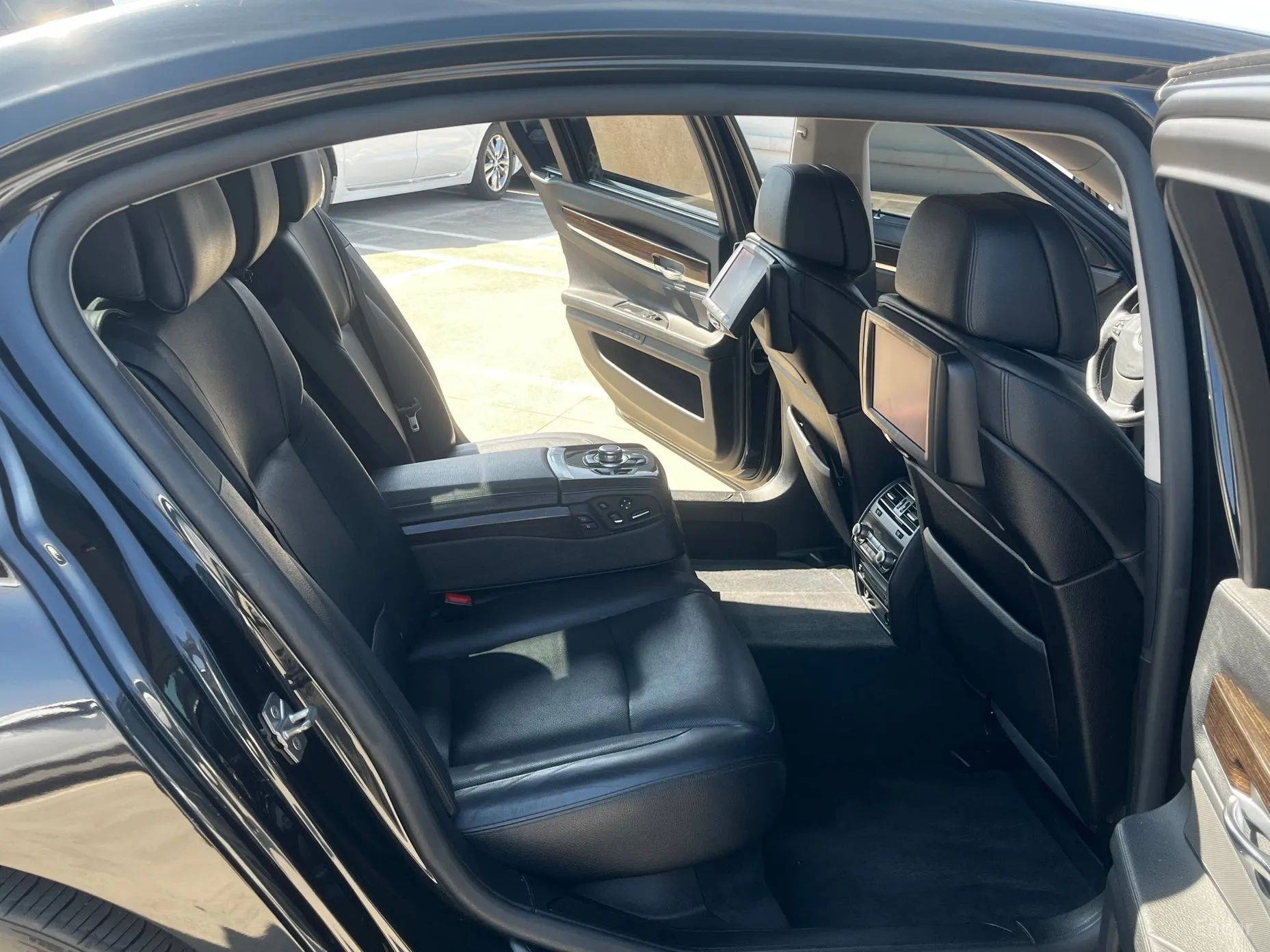 BMW 7 Series (F01) превью 17