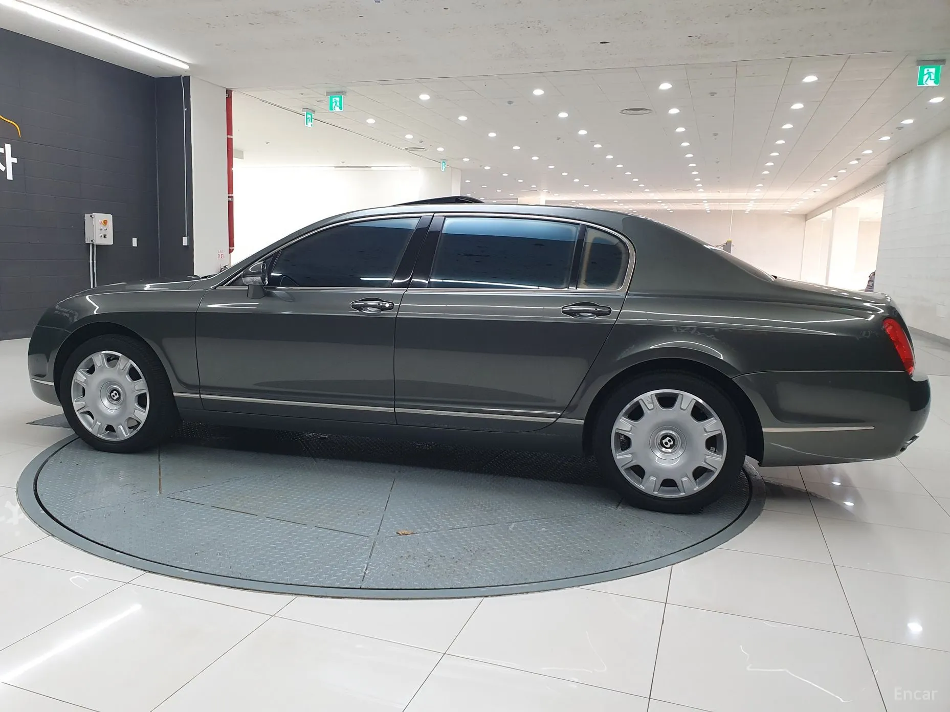 Bentley Flying Spur Gen 1 превью 17