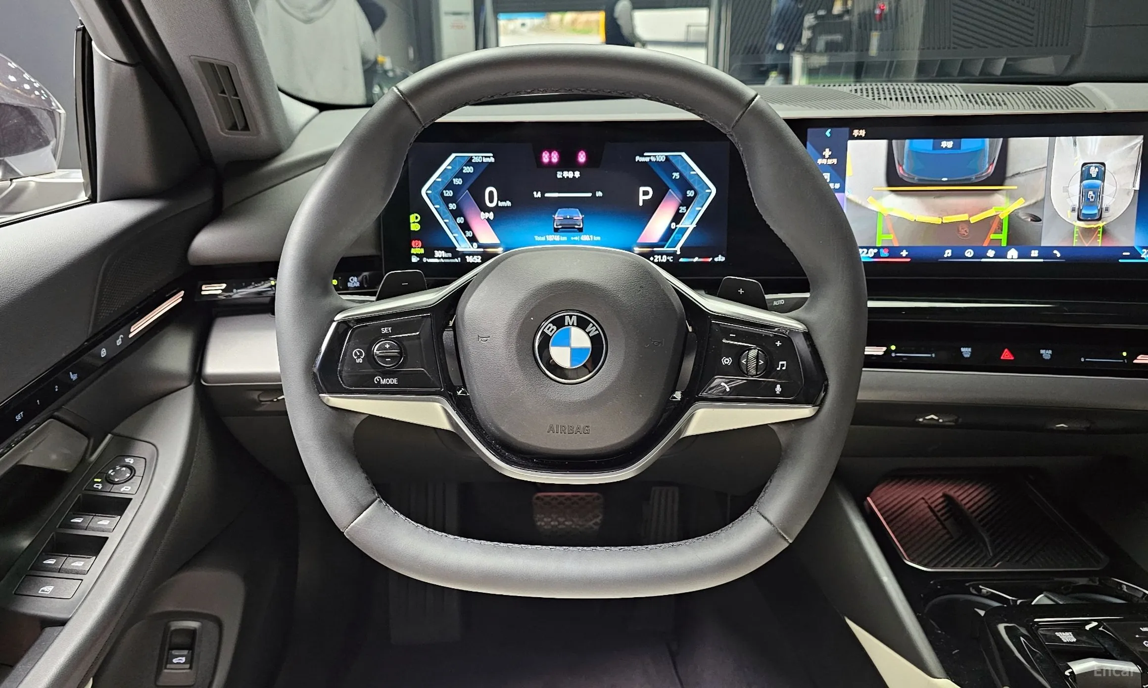 BMW 5 Series (G60) превью 13