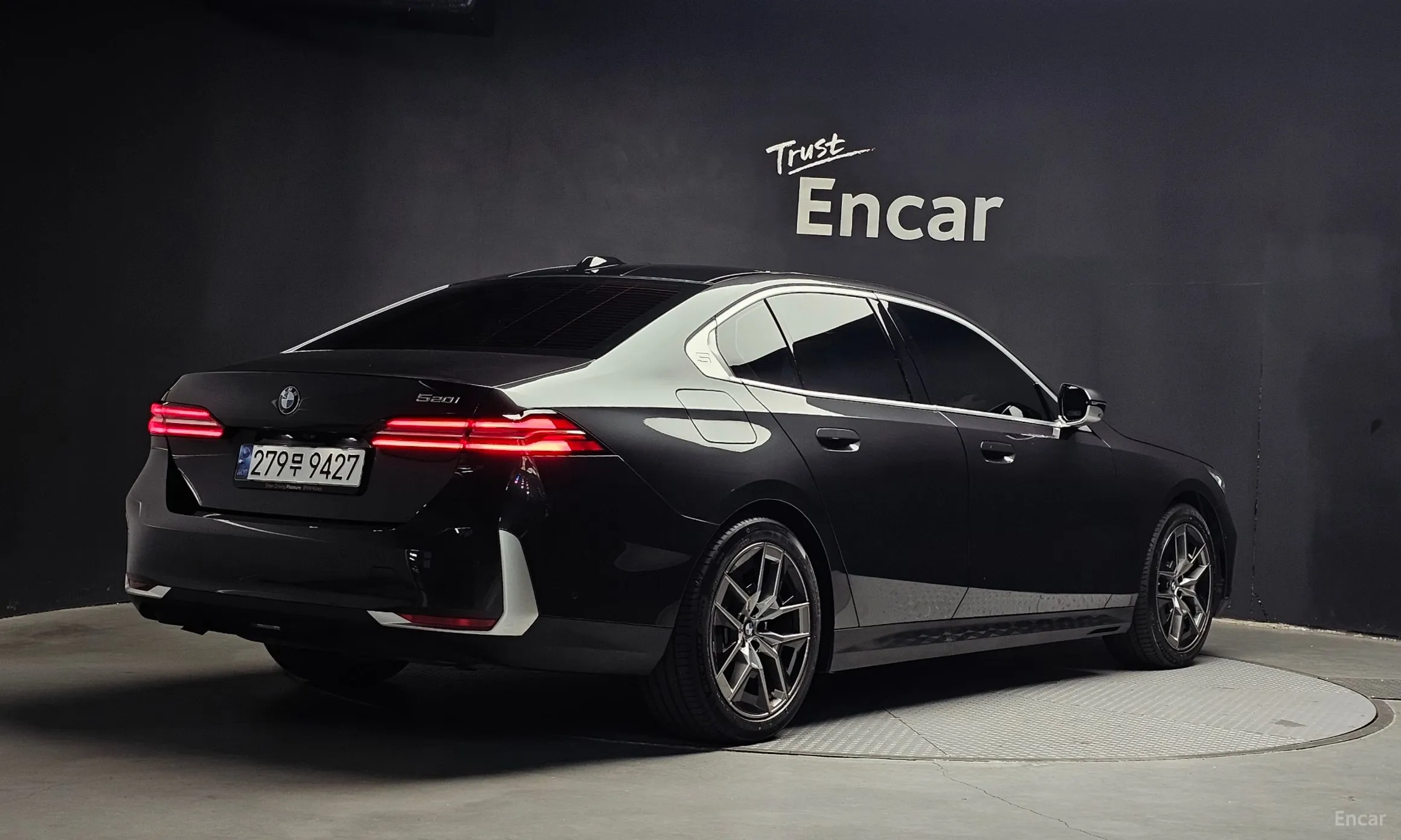BMW 5 Series (G60) превью 2