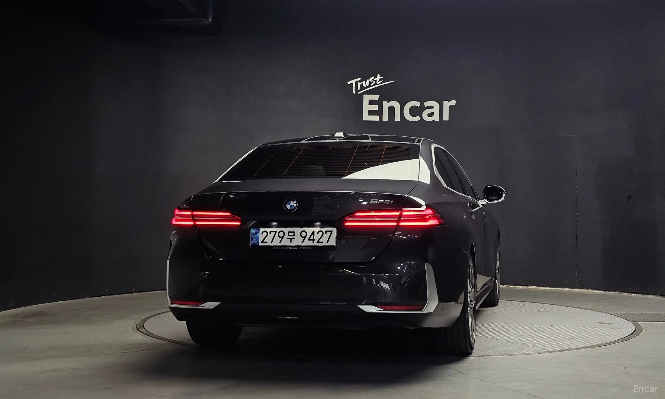 BMW 5 Series (G60) превью 4