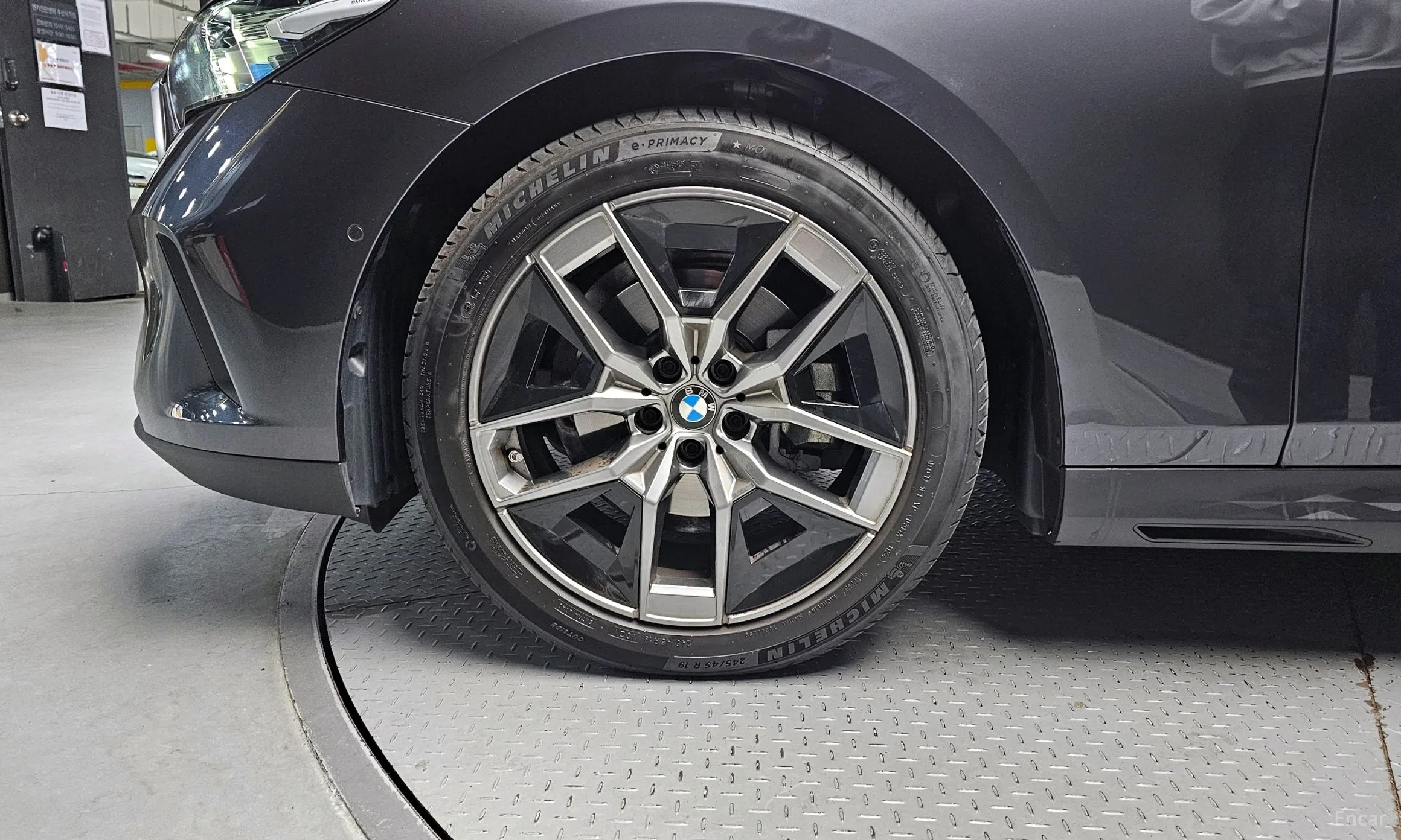 BMW 5 Series (G60) превью 5