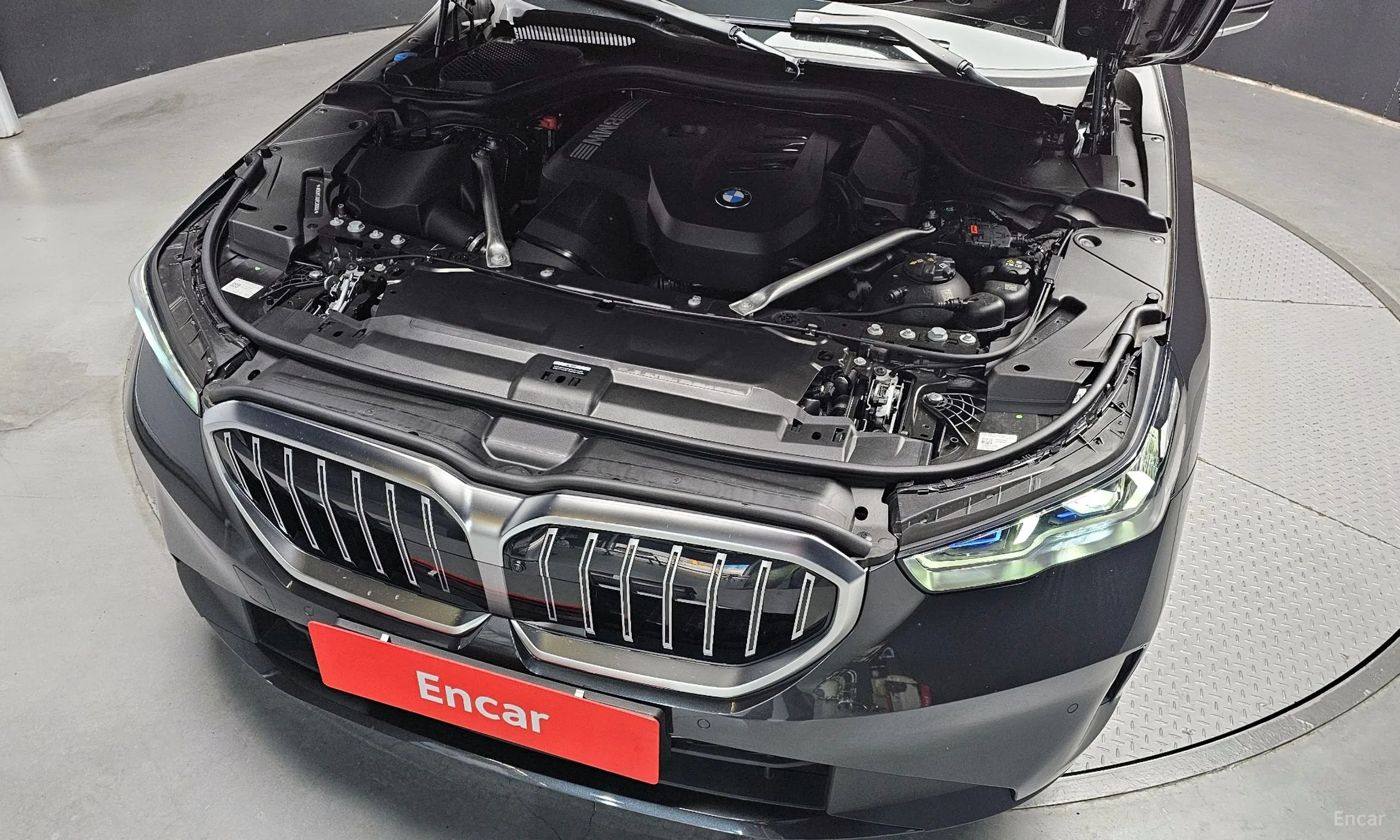BMW 5 Series (G60) превью 6