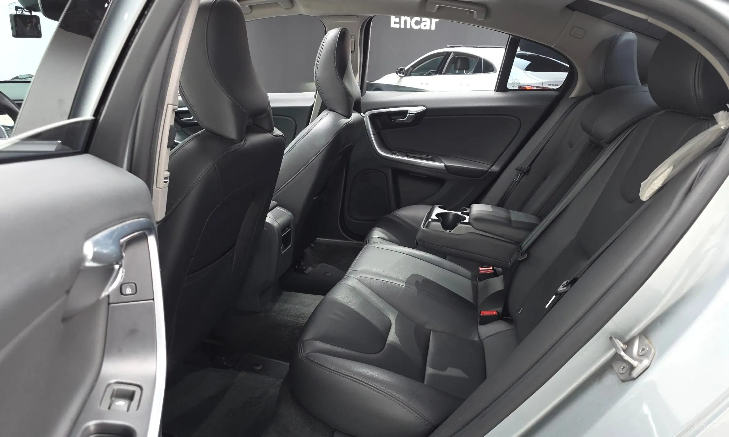 Volvo S60 превью 12