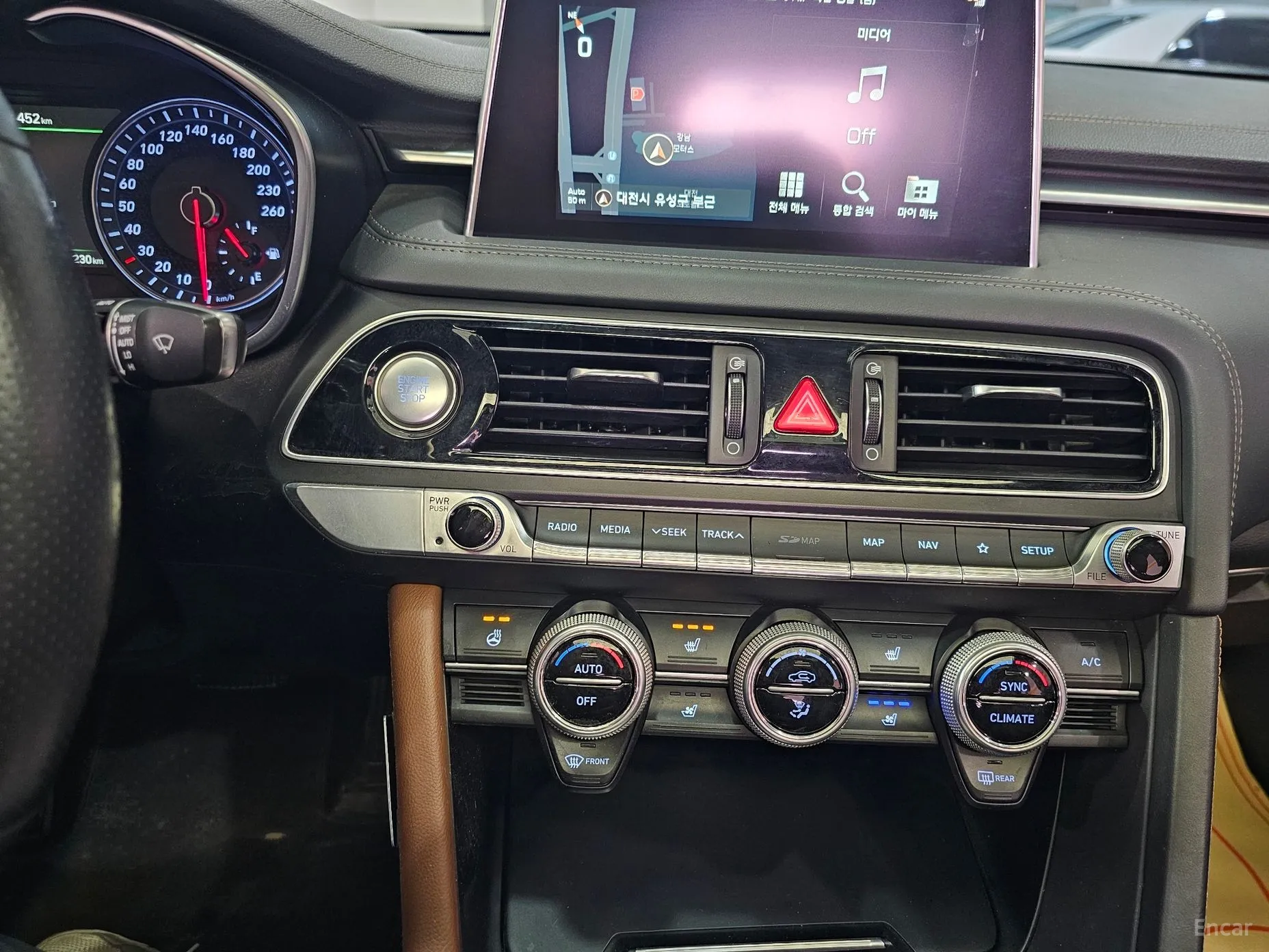 Genesis G70 превью 13