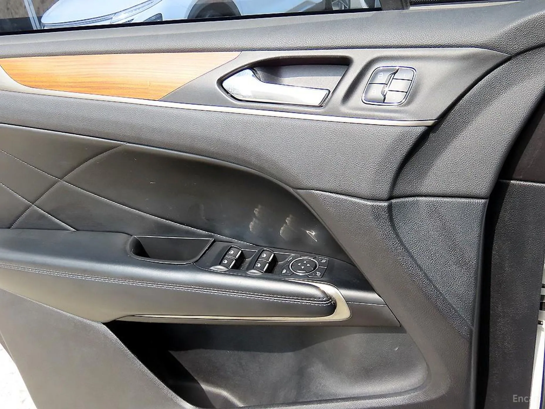 Lincoln MKC превью 11