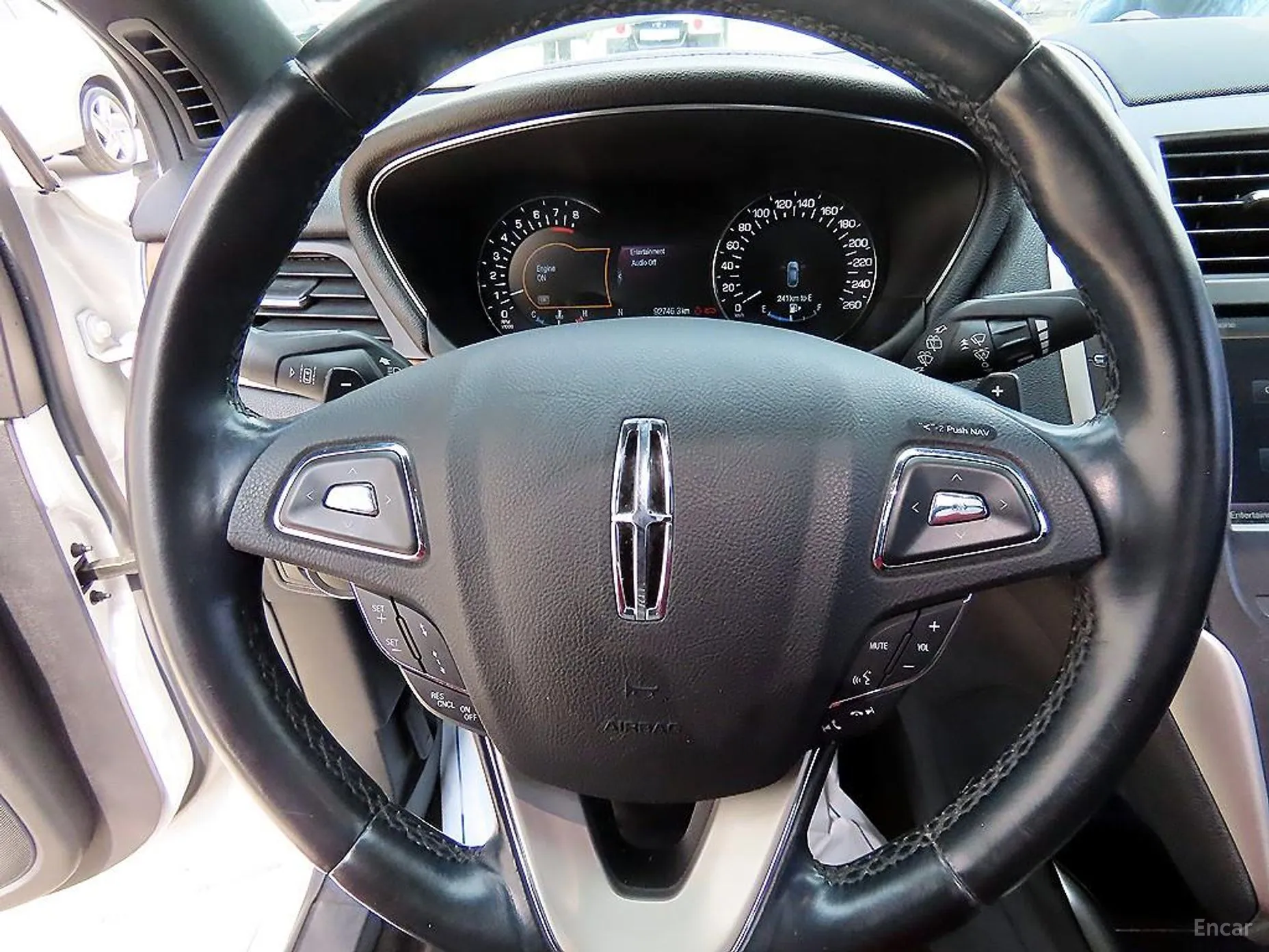 Lincoln MKC превью 8