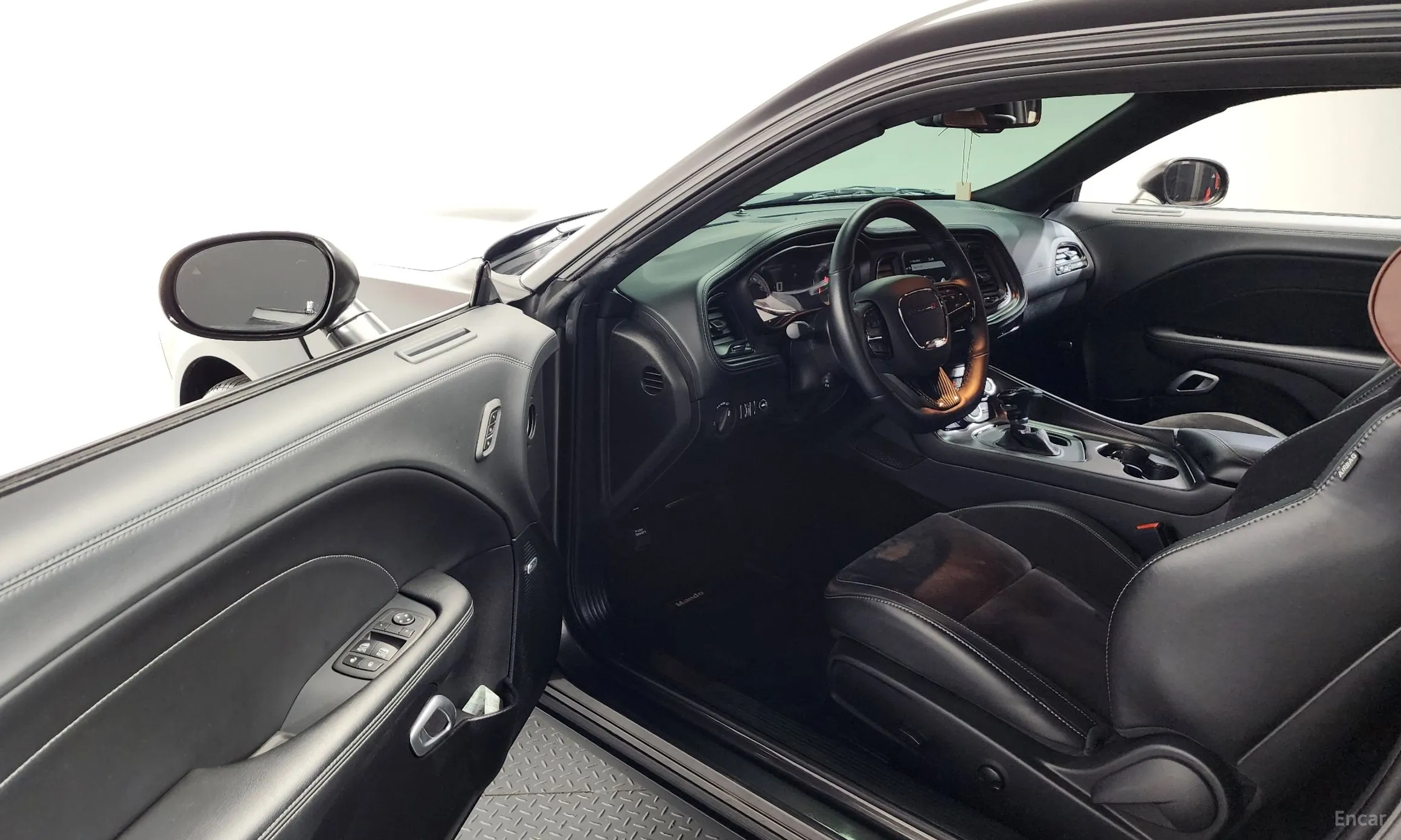 Dodge Challenger превью 10
