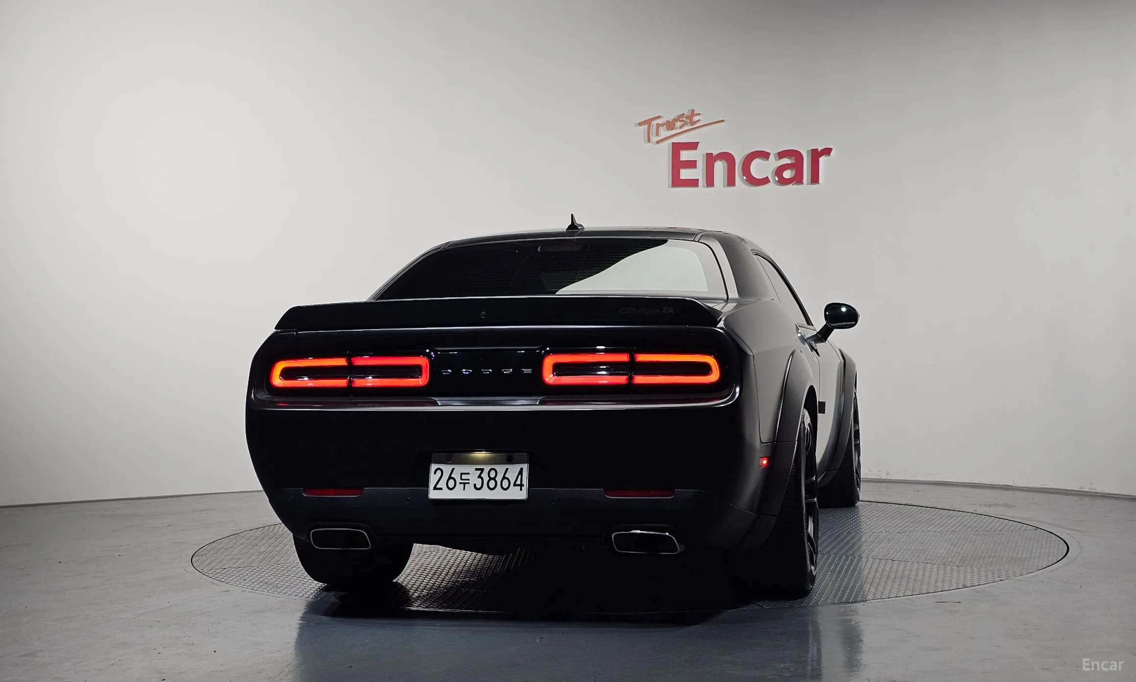 Dodge Challenger превью 4
