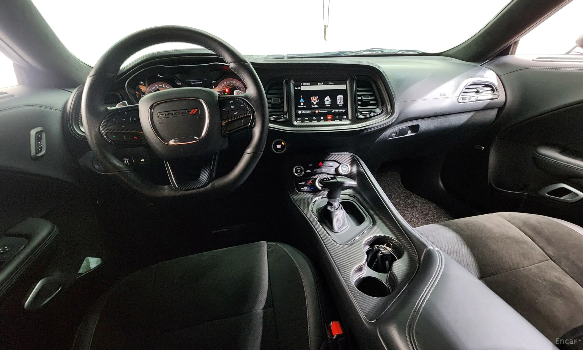 Dodge Challenger превью 7