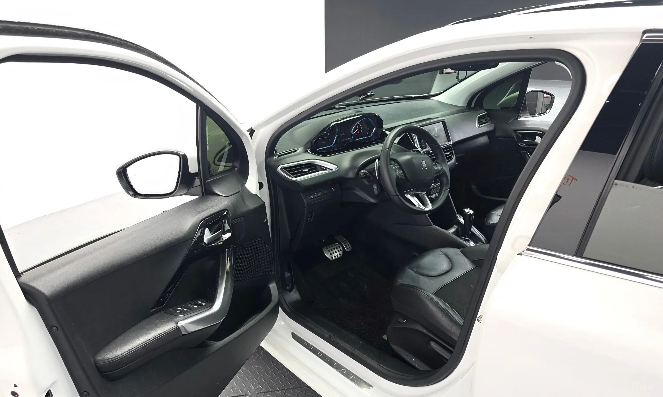Peugeot 208 превью 10