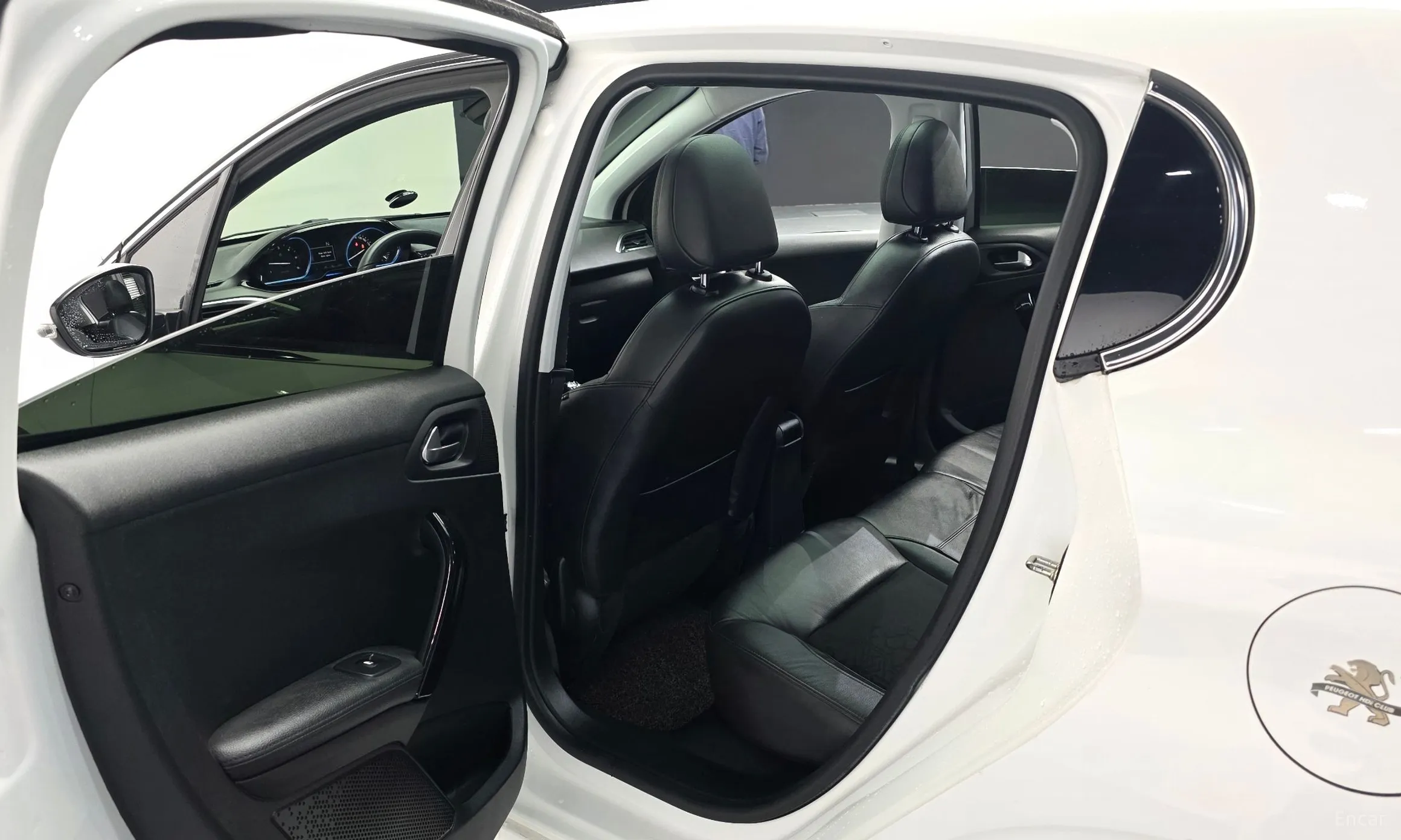 Peugeot 208 превью 12