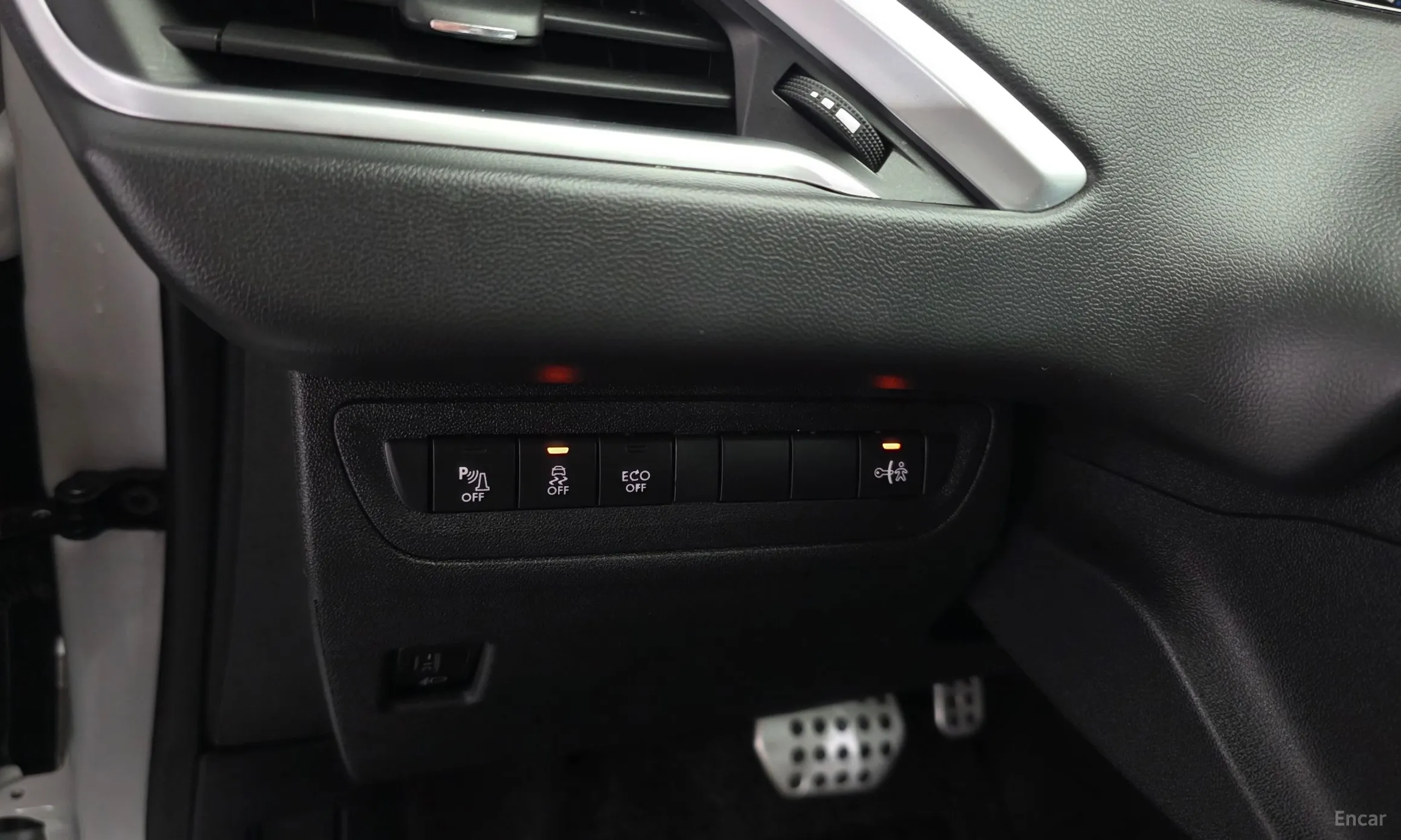 Peugeot 208 превью 18