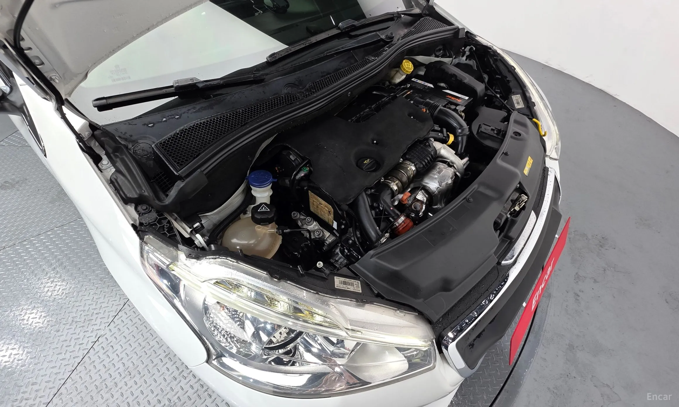 Peugeot 208 превью 6