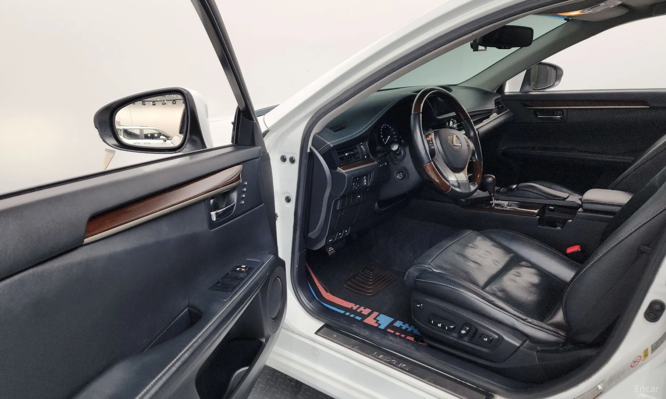 Lexus New ES300h превью 10