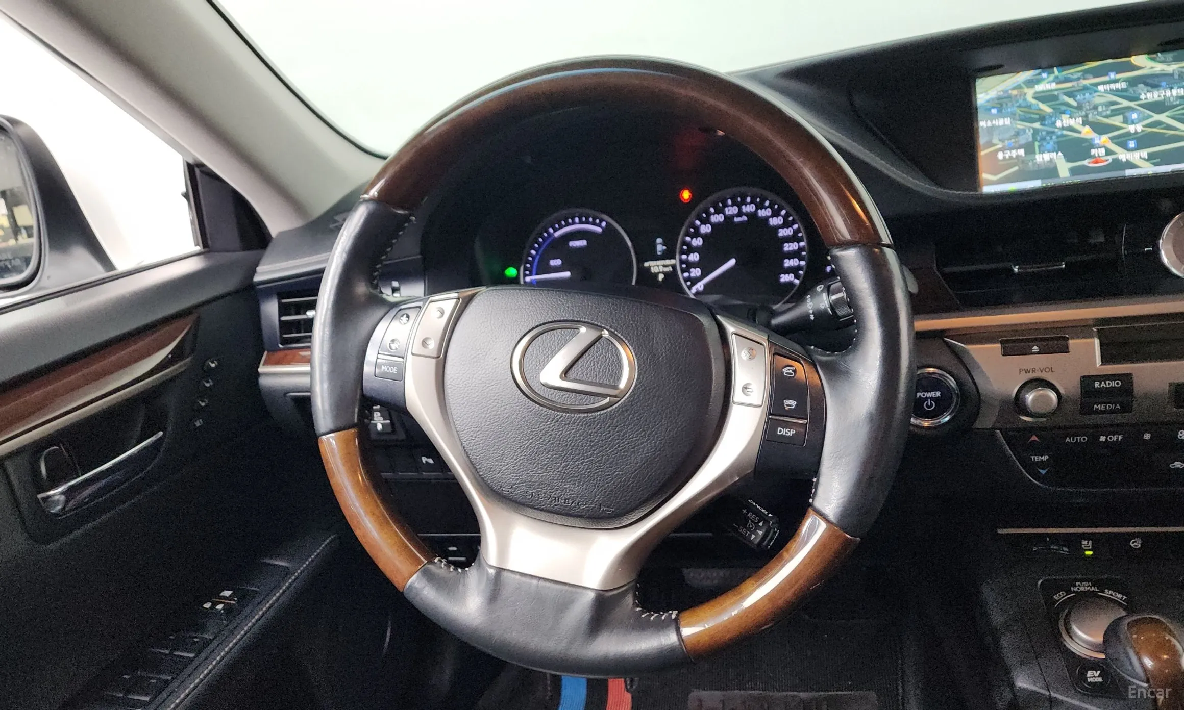 Lexus New ES300h превью 12