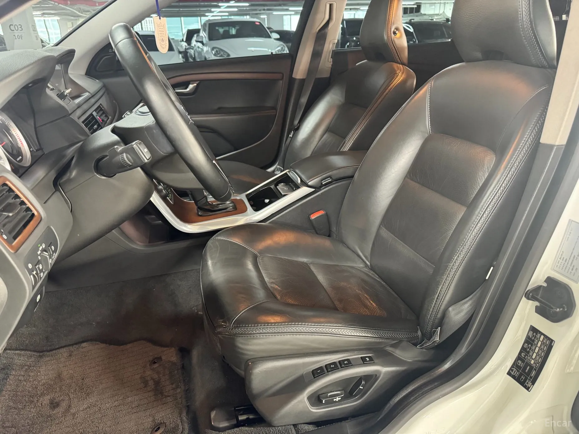 Volvo XC70 превью 10