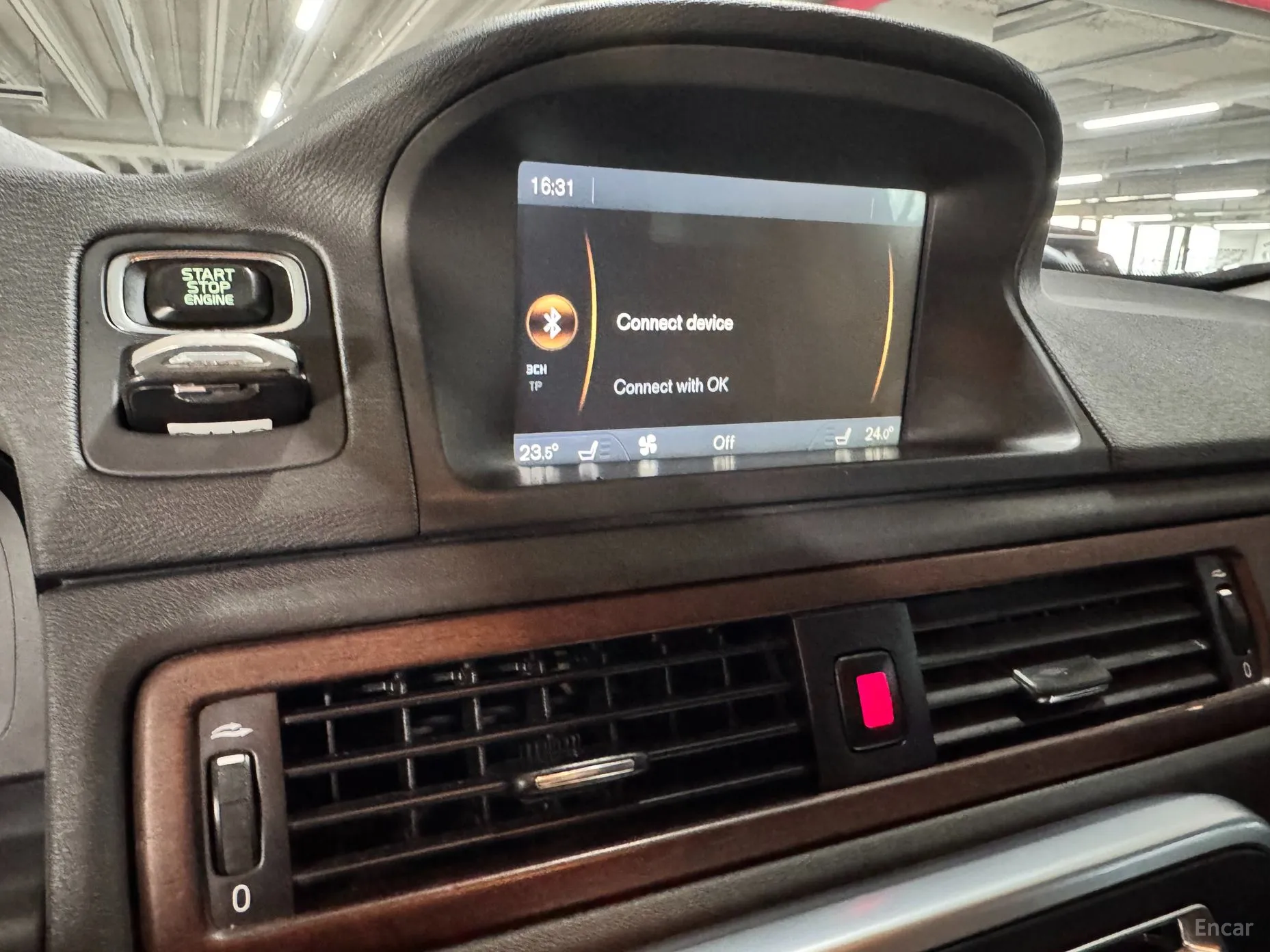 Volvo XC70 превью 12