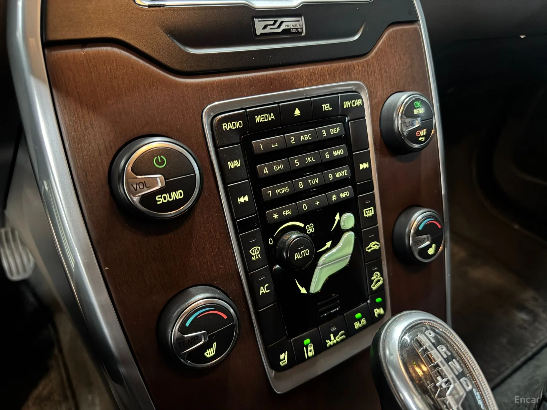 Volvo XC70 превью 14