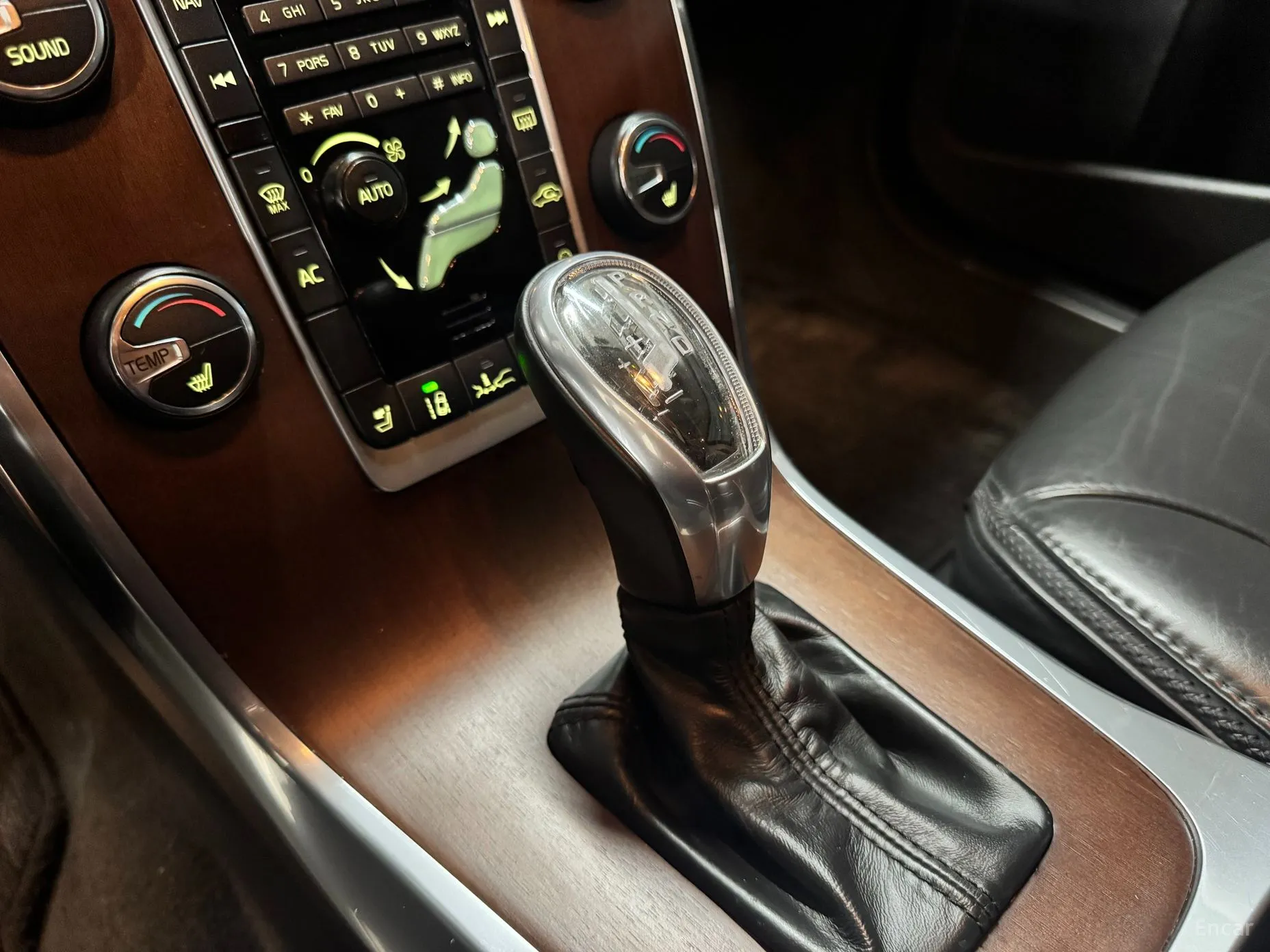 Volvo XC70 превью 15